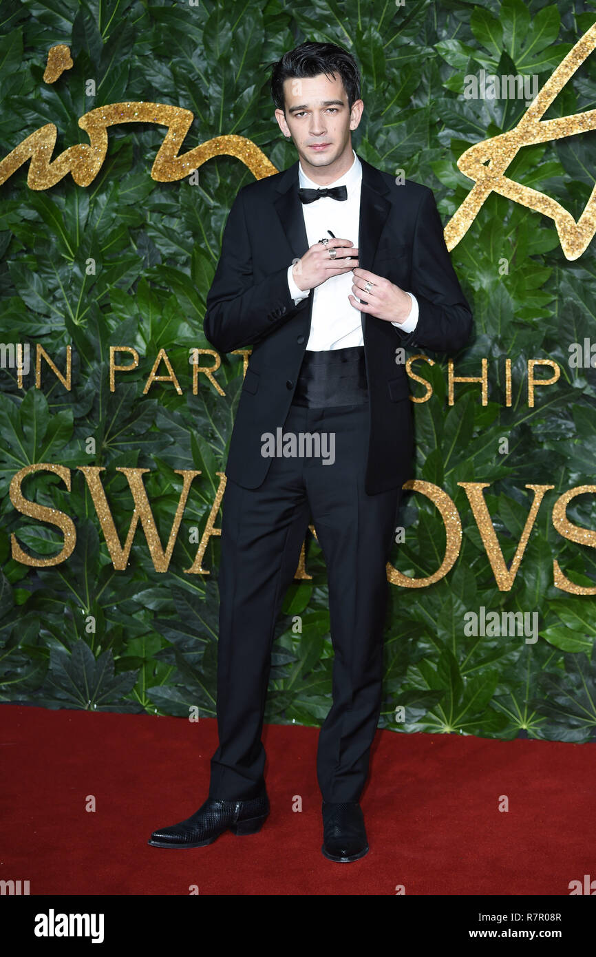 Londra, Regno Unito. 10 dic 2018. Matteo Healy al Fashion Awards 2018 presso la Royal Albert Hall di Londra. Immagine: Steve Vas/Featureflash Credito: Paul Smith/Alamy Live News Foto Stock
