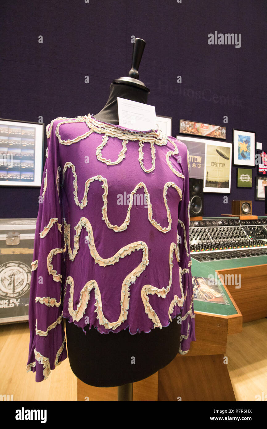 Londra REGNO UNITO. 11 dicembre 2018. Marc Bolan: Un Zandra Rhodes Top, circa 1974. Stima £ 5.000 Credito: amer ghazzal/Alamy Live News Foto Stock