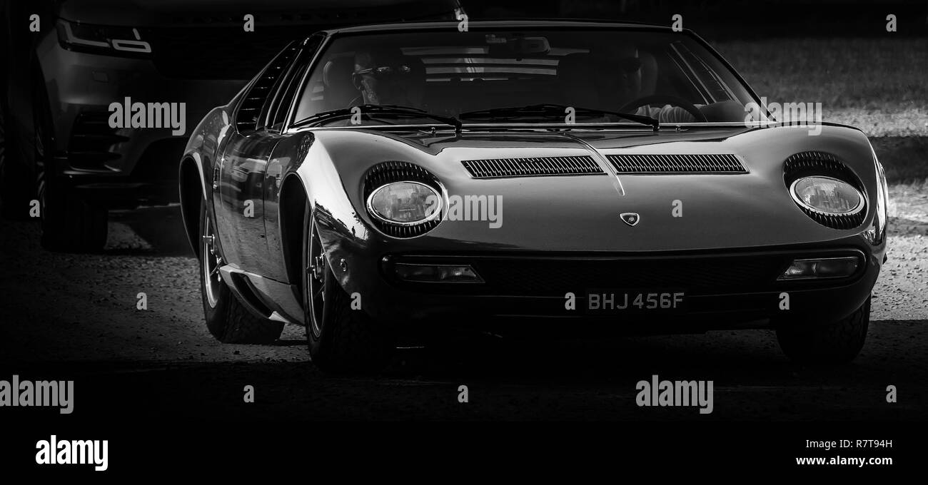 La parte anteriore di un'annata, iconico Lamborghini Miura auto sportiva. Foto Stock