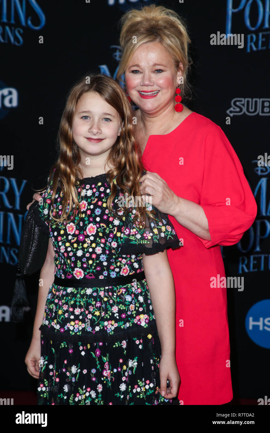 HOLLYWOOD, Los Angeles, CA, Stati Uniti d'America - 29 novembre: Ava Rhea Economopoulos, Caroline Rhea presso il Los Angeles Premiere di Disney's 'Mary Poppins restituisce" tenutasi presso l'El Capitan theater su Novembre 29, 2018 a Hollywood e Los Angeles, California, Stati Uniti. (Foto di Image Press Agency) Foto Stock