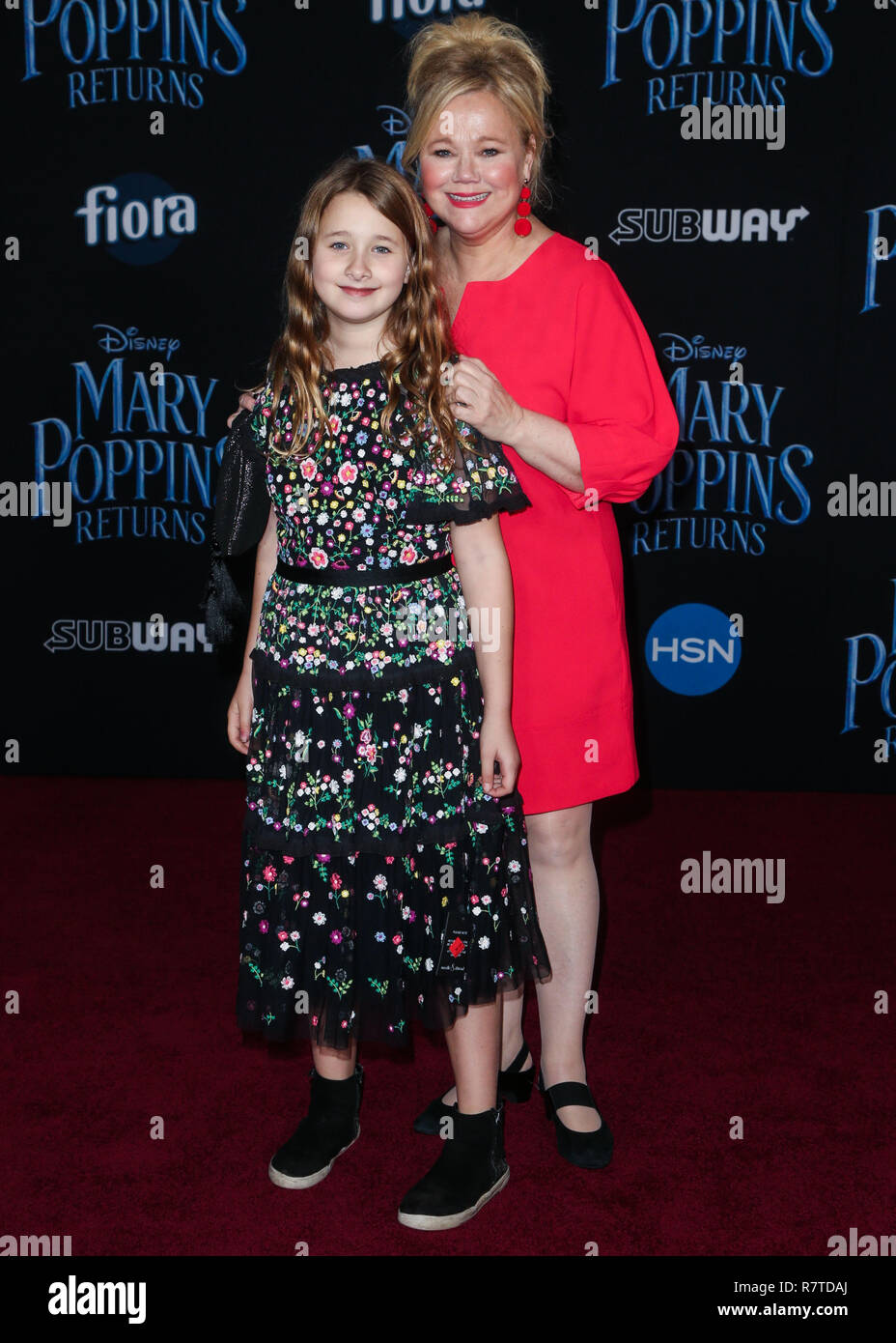 HOLLYWOOD, Los Angeles, CA, Stati Uniti d'America - 29 novembre: Ava Rhea Economopoulos, Caroline Rhea presso il Los Angeles Premiere di Disney's 'Mary Poppins restituisce" tenutasi presso l'El Capitan theater su Novembre 29, 2018 a Hollywood e Los Angeles, California, Stati Uniti. (Foto di Image Press Agency) Foto Stock