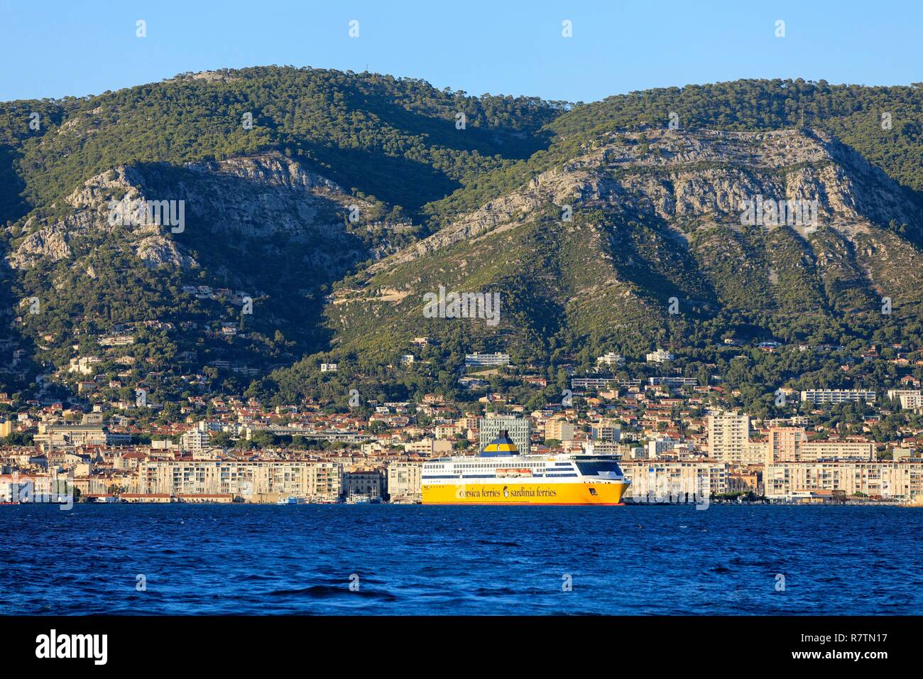 Francia, Var, porto di Tolone, barca di Corsica Ferries Foto Stock