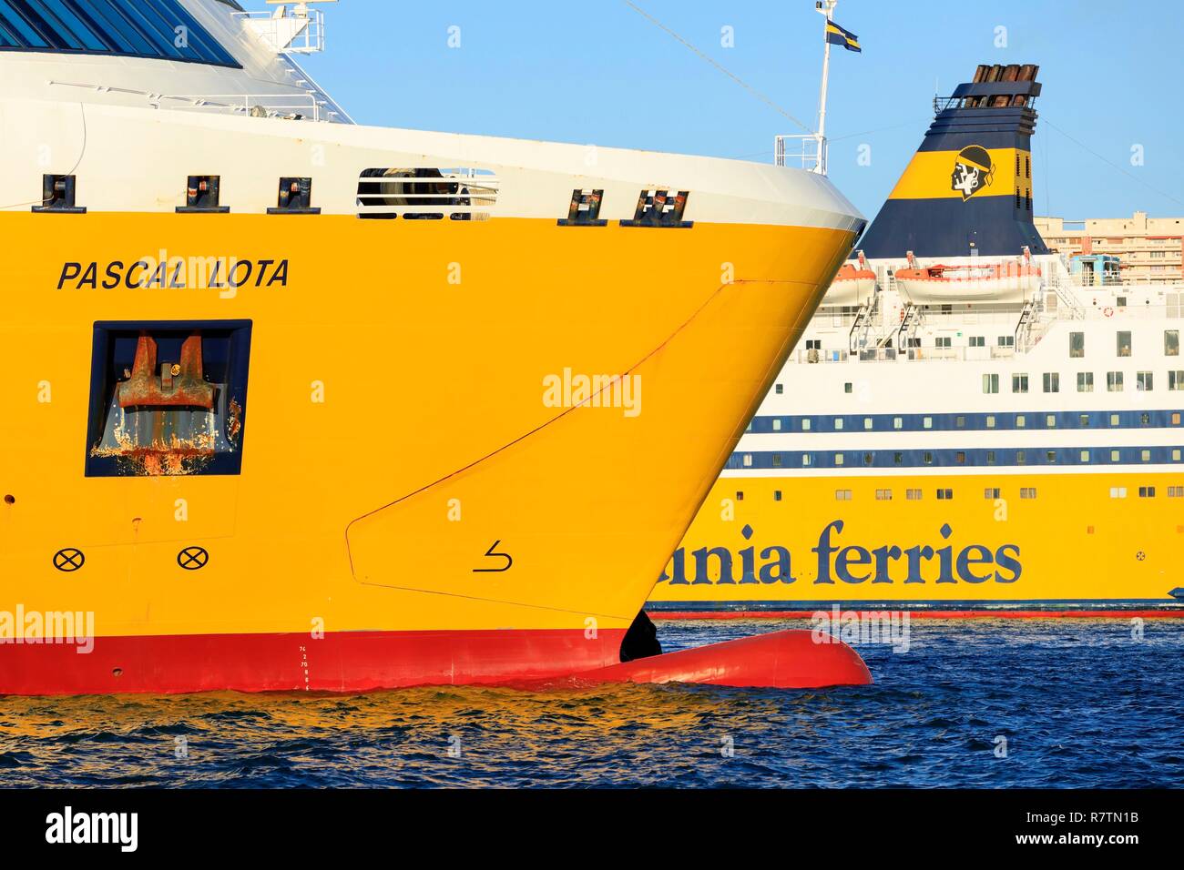 Francia, Var, porto di Tolone, barche di Corsica Ferries Foto Stock