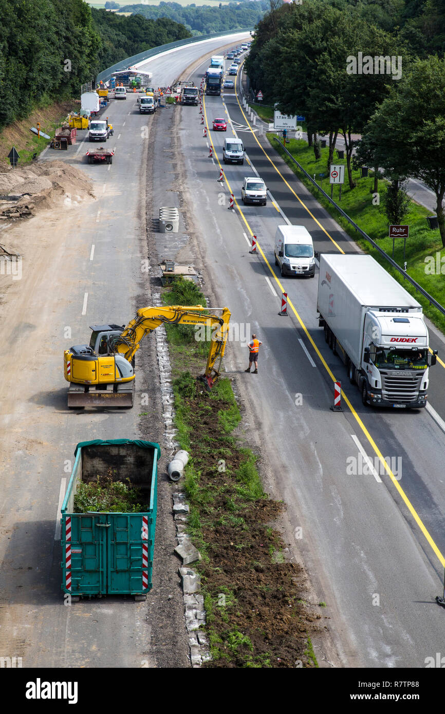 Costruzione e lenta del traffico su autostrada costruzione sul sito l'autostrada A52, Ratingen, Renania settentrionale-Vestfalia Foto Stock