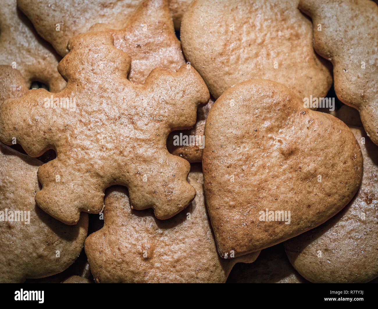 Forme assortite di natale gingerbread cookie shot dal di sopra Foto Stock
