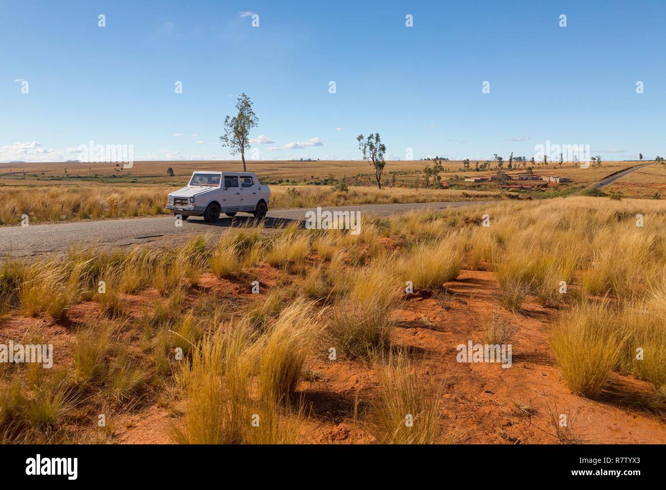 Madagascar, regione di Ihorombe, la National Highway 7, il malgascio auto (Karenjy) Foto Stock