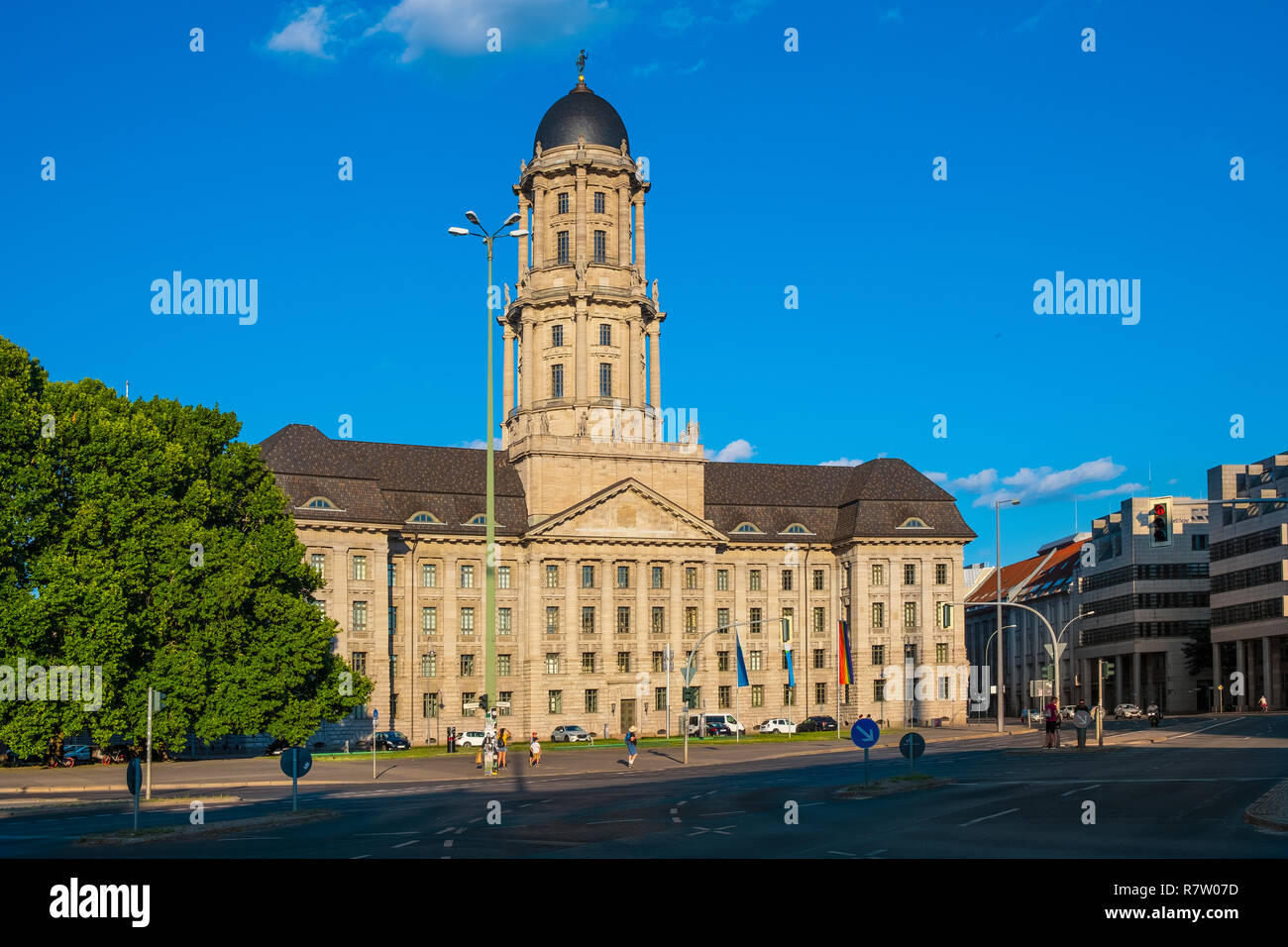 Berlin, Berlin stato / Germania - 2018/07/24: storico vecchio municipio edificio - Altes Stadthaus - che serve come sede del Senato, nel quartiere Mitte di Foto Stock