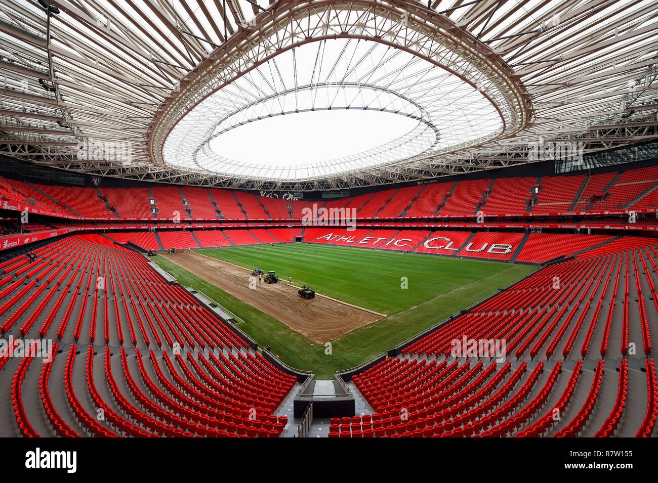 Spagna, Paesi Baschi, provincia di Biscaglia, Bilbao, San Mamés stadio (2013) dall'architetto Norman Foster, sede dell'Athletic Bilbao (Athletic Club) Foto Stock
