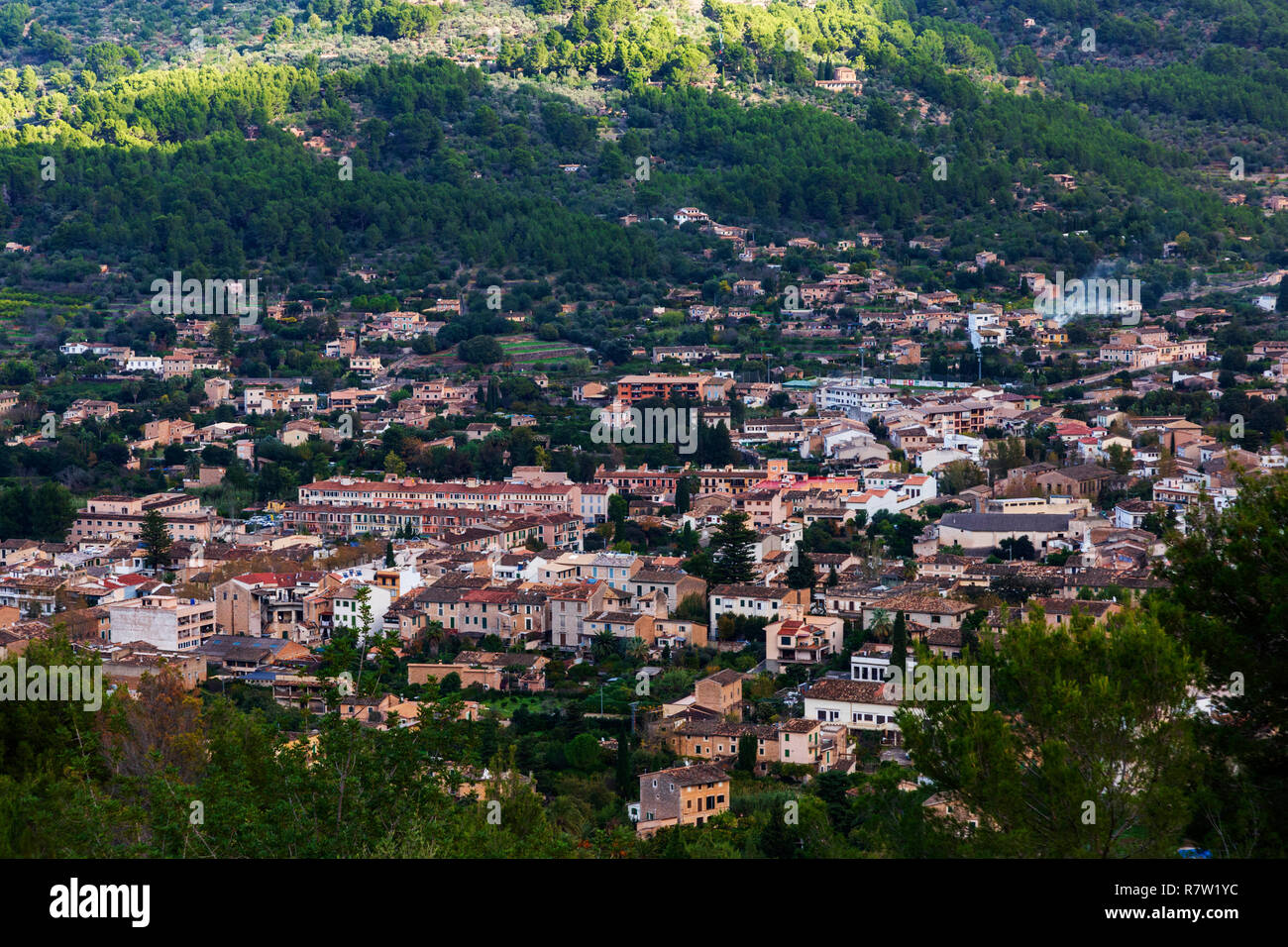 Vista della città di Sóller dal Mirador des Puyol d'En Banya, Mallorca, Maiorca, isole Baleari, Baleari, Spagna, Europa Foto Stock