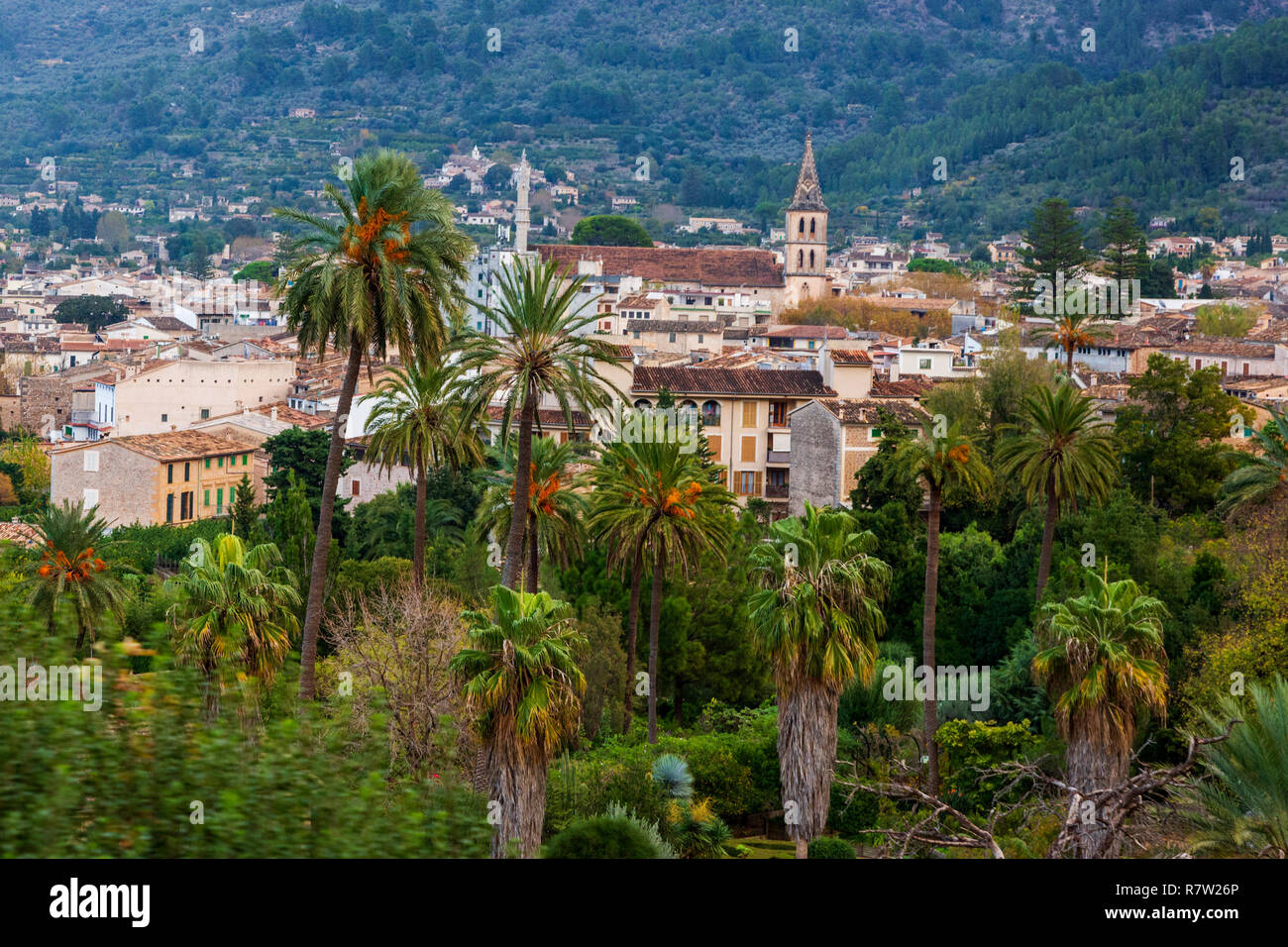 Vista della città di Sóller dal Mirador des Puyol d'En Banya, Mallorca, Maiorca, isole Baleari, Baleari, Spagna, Europa Foto Stock