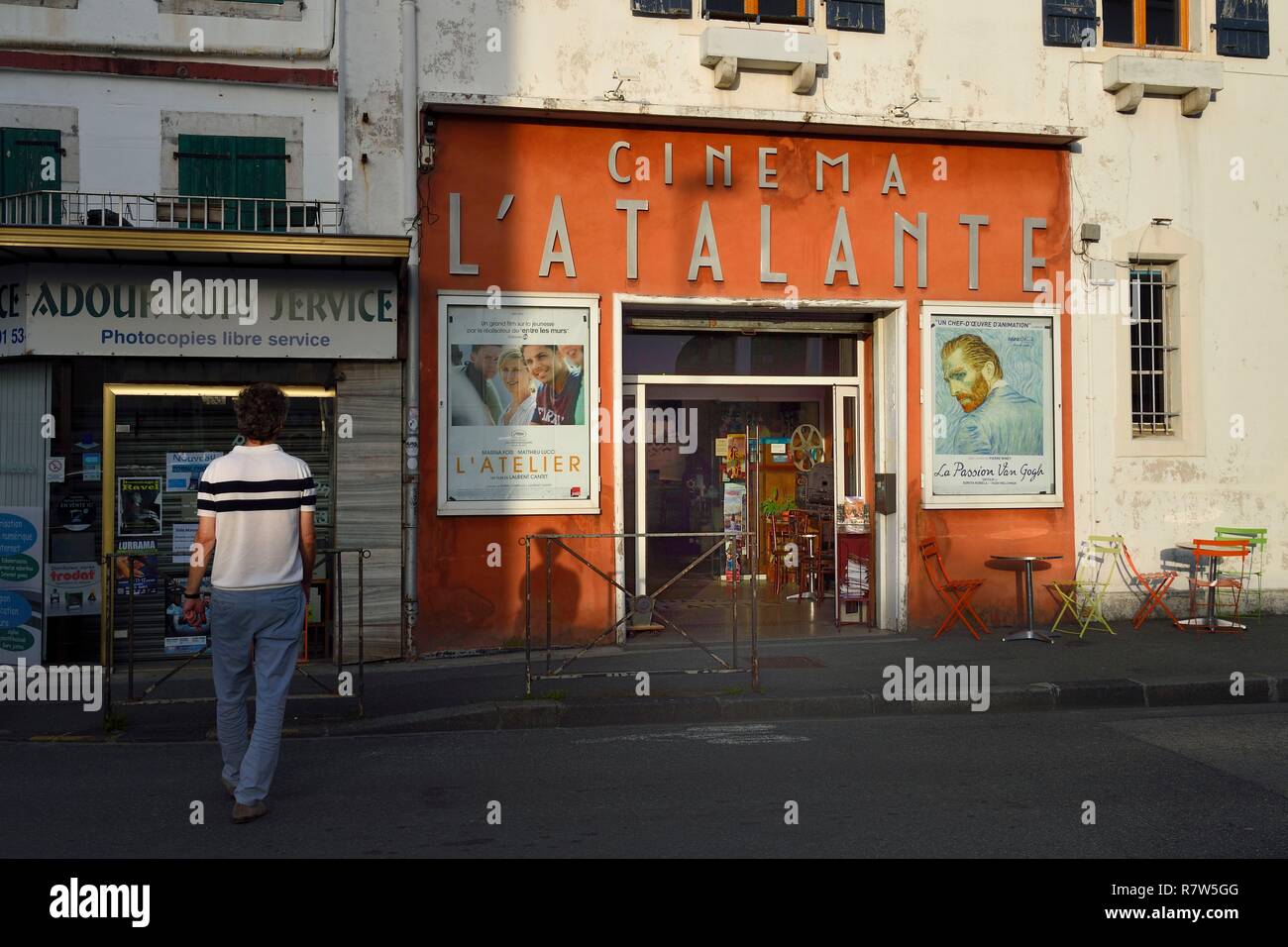 Francia, Pirenei Atlantiques, Paese Basco, Bayonne, quartiere Saint-Esprit, Atalante movie theater Foto Stock