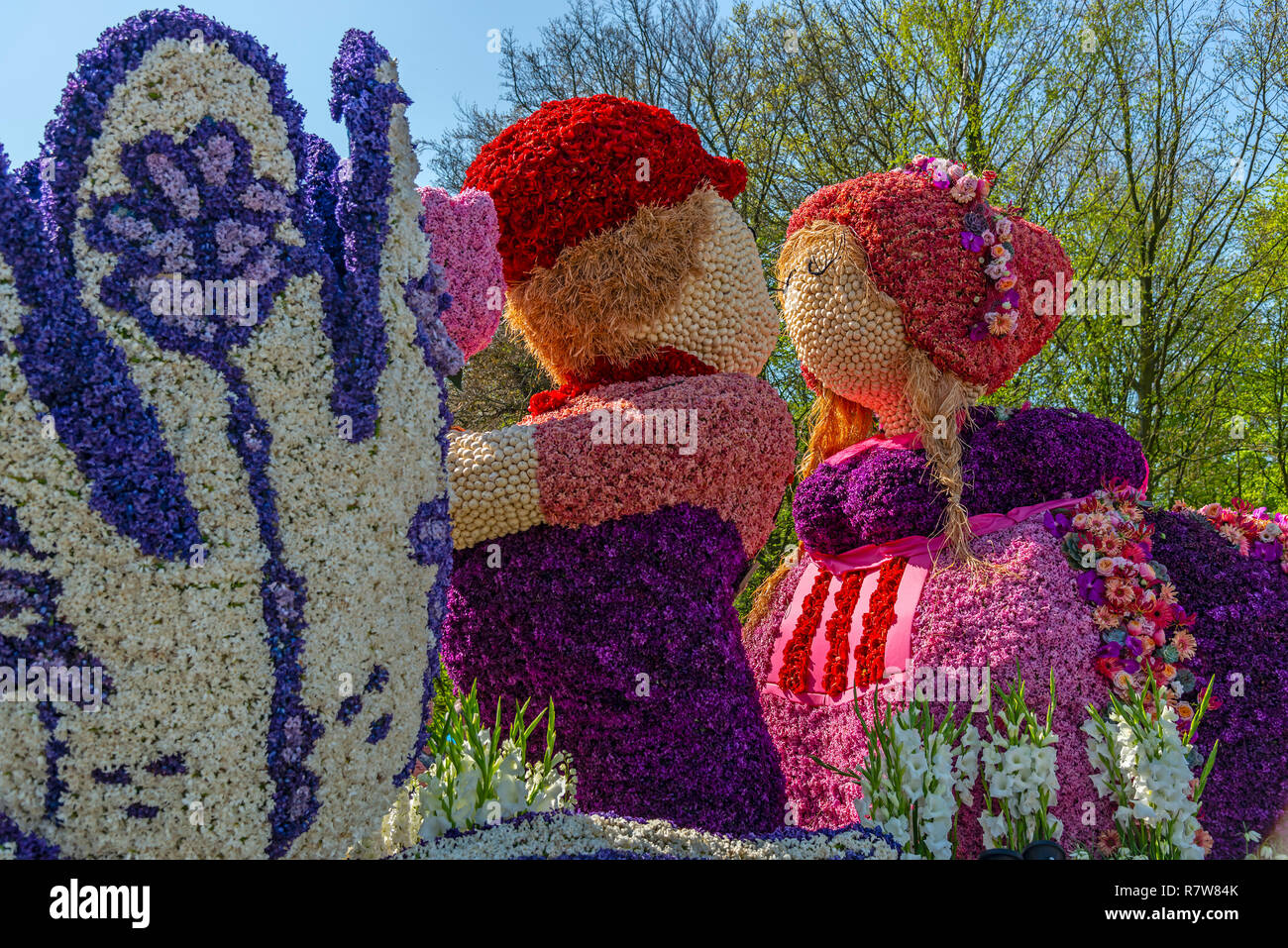 Il Bloemencorso Bollenstreek o annuali di Dutch Flower parade dove galleggianti sono interamente coperti di fiori e bulbi e viaggia da Noordwijk a Haarl Foto Stock