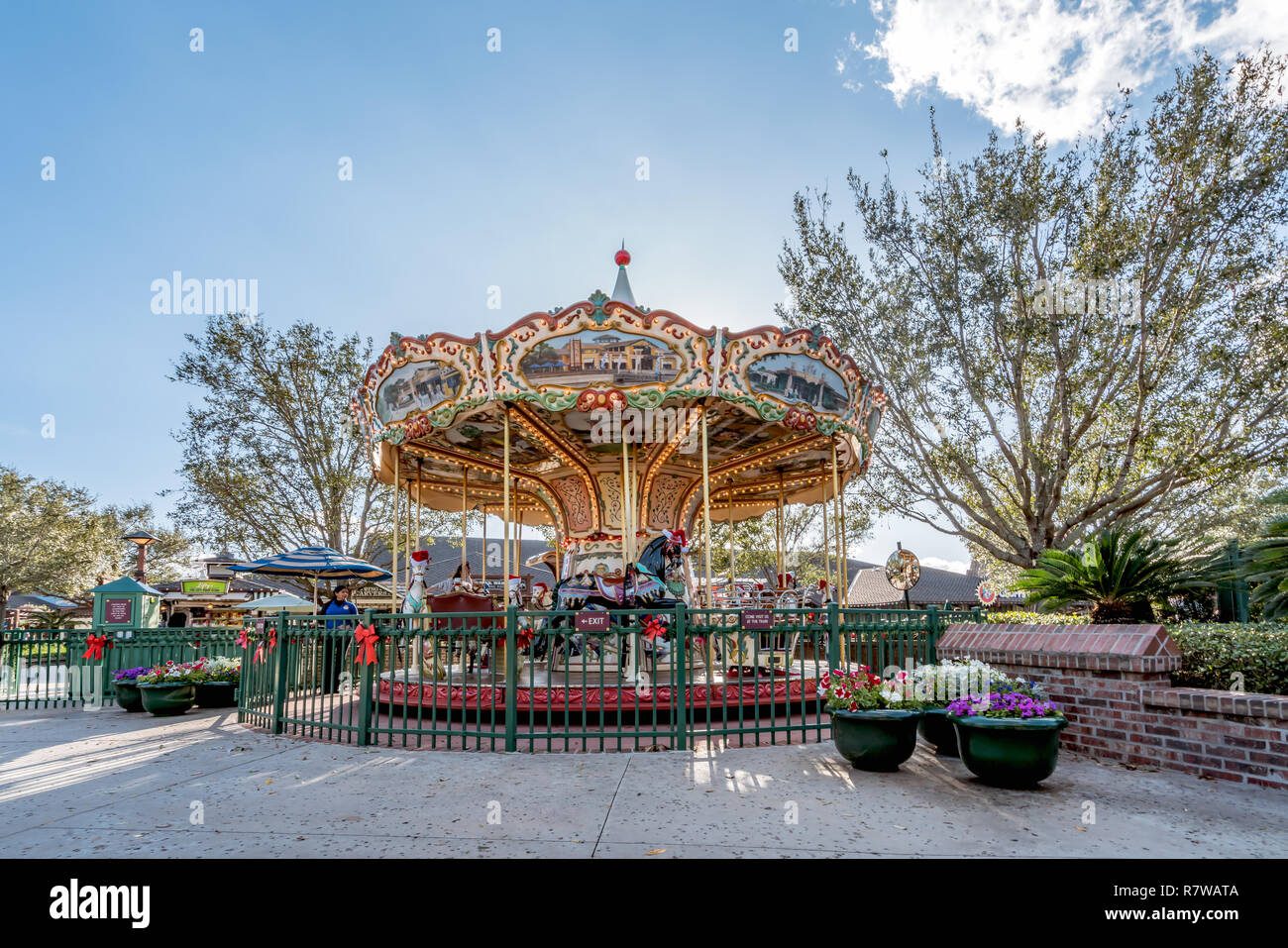 Orlando, Florida - Dicembre 2017: Colorful merry-go-round giostra Park Circus festa di carnevale a Lake Buena Vista Foto Stock