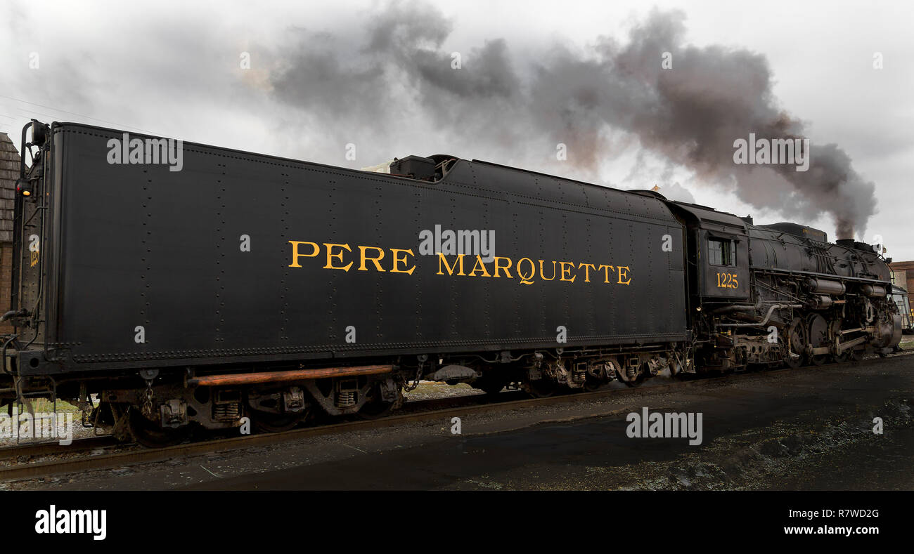 Pere Marquette 1225 noto come il Polar Express parte da Owosso, Michigan Foto Stock