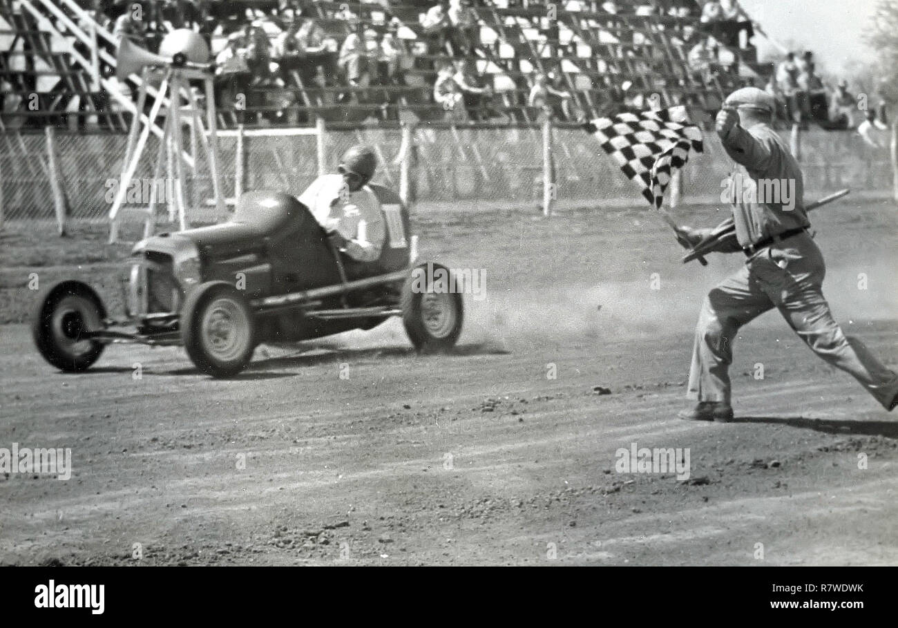 1940 - Midget racing al Fair Park Speedway di Dallas. La via era situato a nord-est del Cotton Bowl. Il segnalatore è stato Les Butler, via manager e promotore. Foto Stock