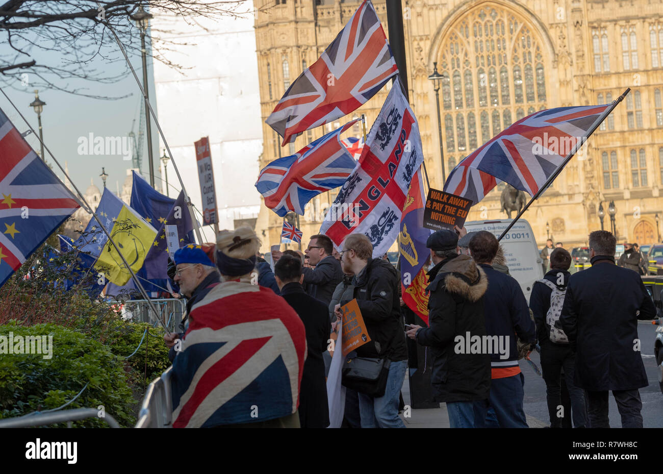 Londra 11 dicembre 2018 Brexit alto dramma a Westminster Pro Brexit sostenitori al di fuori della House of Commons Credit Ian Davidson/Alamy Live News Foto Stock