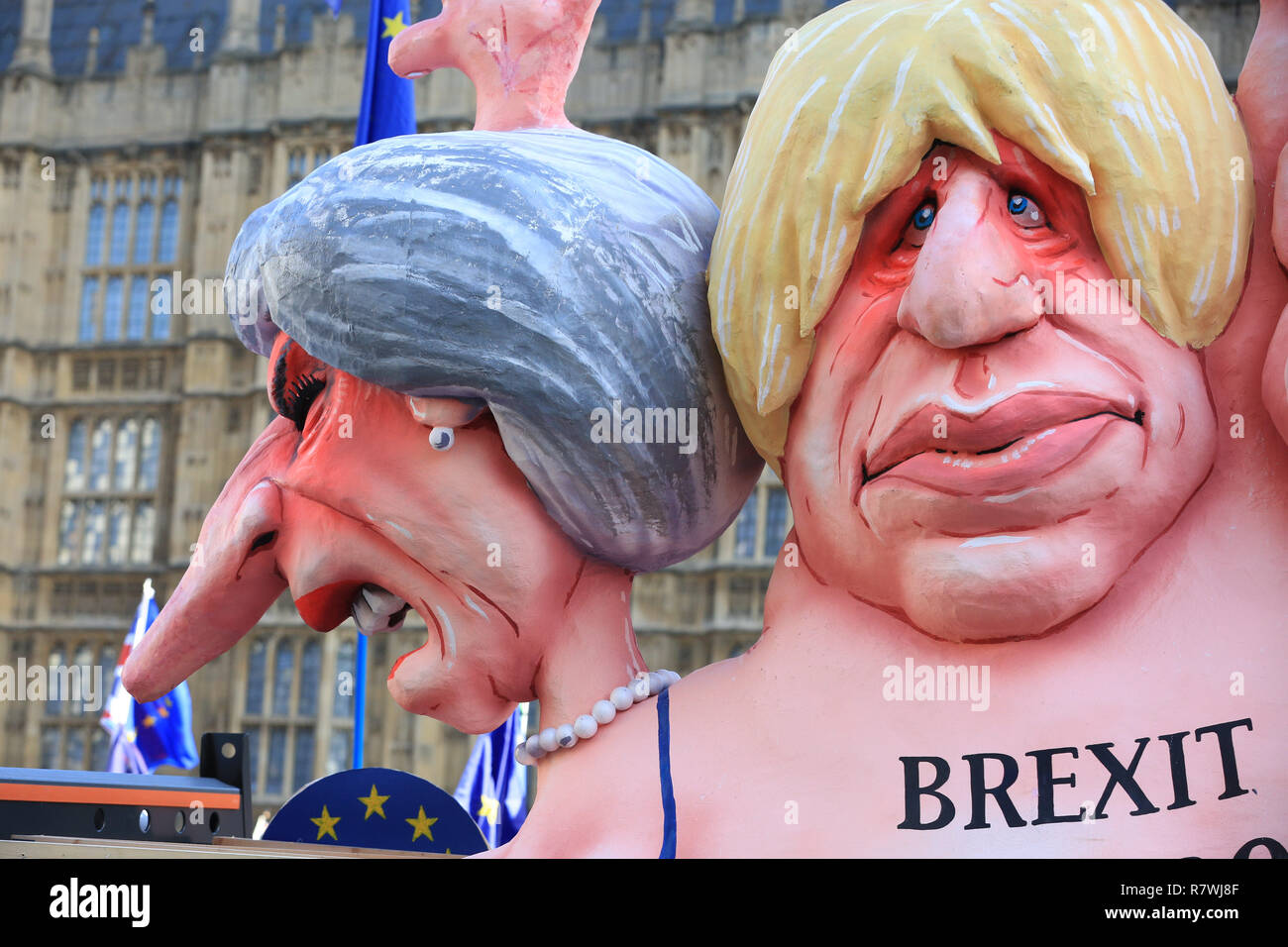 Westminster, Londra, 11 dic 2018. Pro- e manifestanti Anti-Brexit entrambi nel rally di Westminster vicino alla Casa del Parlamento. Credito: Imageplotter News e sport/Alamy Live News Foto Stock