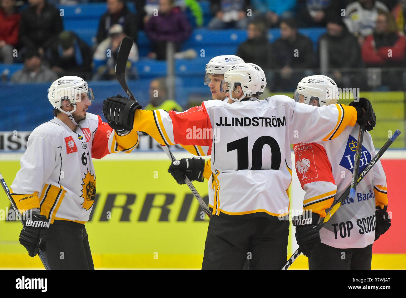 Pilsen, Repubblica Ceca. Undicesimo Dec, 2018. Skelleftea giocatori reagiscono durante l'hockey su ghiaccio Champions League playoff quarterfinal seconda gamba gioco HC Skoda Plzen vs Skelleftea AIK, giocato in Pilsen, Repubblica Ceca, Martedì, Dicembre 11, 2018. Credito: Miroslav Chaloupka/CTK foto/Alamy Live News Foto Stock