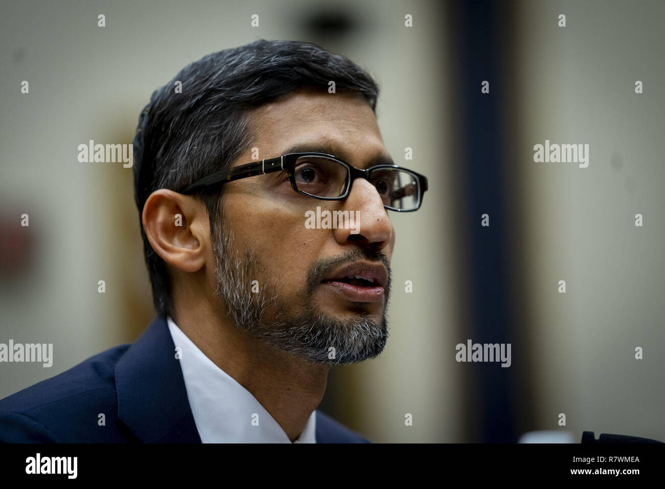 Washington, Distretto di Columbia, Stati Uniti d'America. Undicesimo Dec, 2018. SUNDAR PICHAI, CEO di Google, testimonia davanti alla casa Comitato Giudiziario, concentrandosi sulla trasparenza e responsabilizzazione: esame di Google e la sua raccolta di dati, uso e pratiche di filtraggio Credito: Douglas Christian/ZUMA filo/Alamy Live News Foto Stock