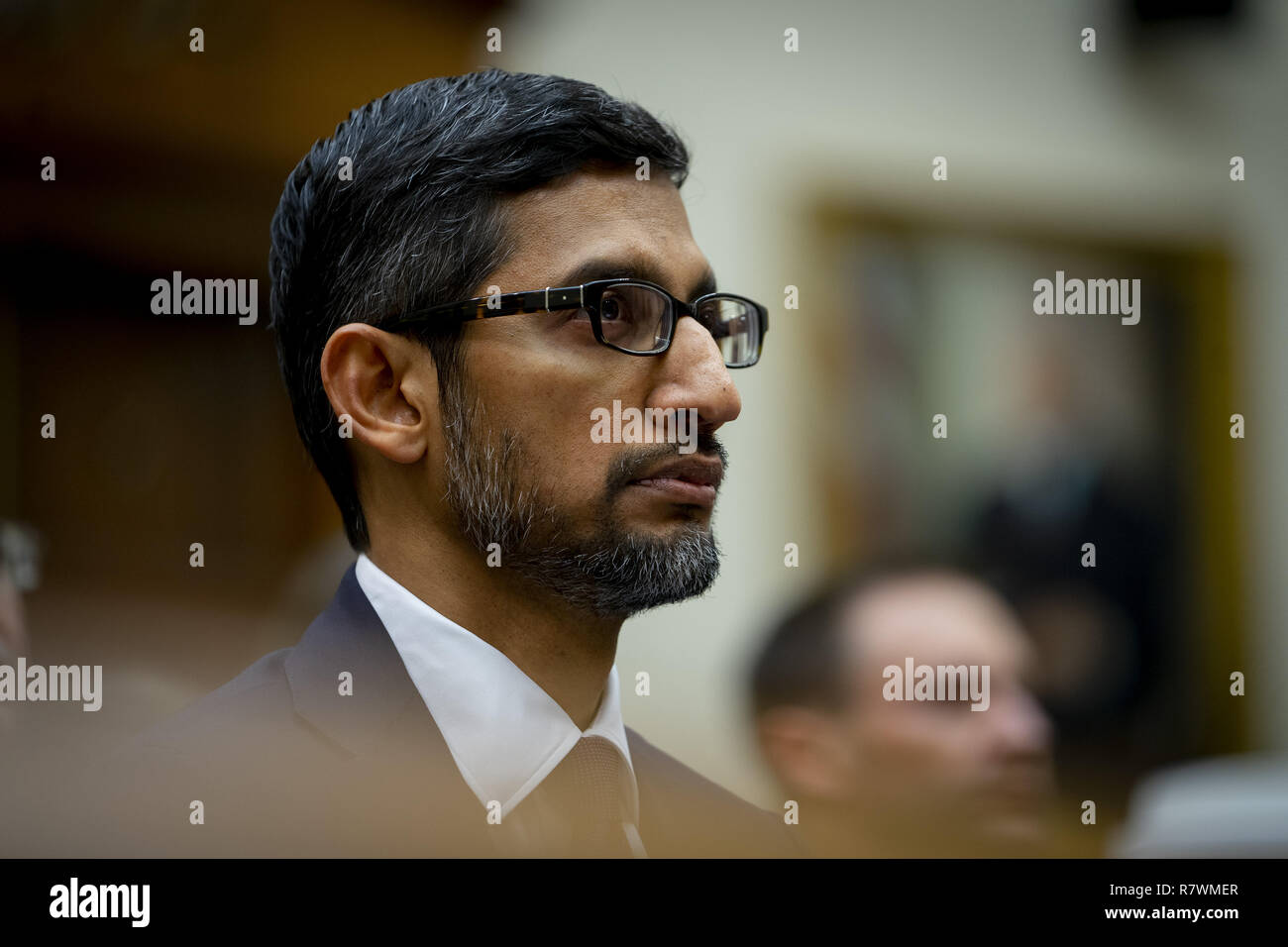 Washington, Distretto di Columbia, Stati Uniti d'America. Undicesimo Dec, 2018. SUNDAR PICHAI, CEO di Google, testimonia davanti alla casa Comitato Giudiziario, concentrandosi sulla trasparenza e responsabilizzazione: esame di Google e la sua raccolta di dati, uso e pratiche di filtraggio Credito: Douglas Christian/ZUMA filo/Alamy Live News Foto Stock