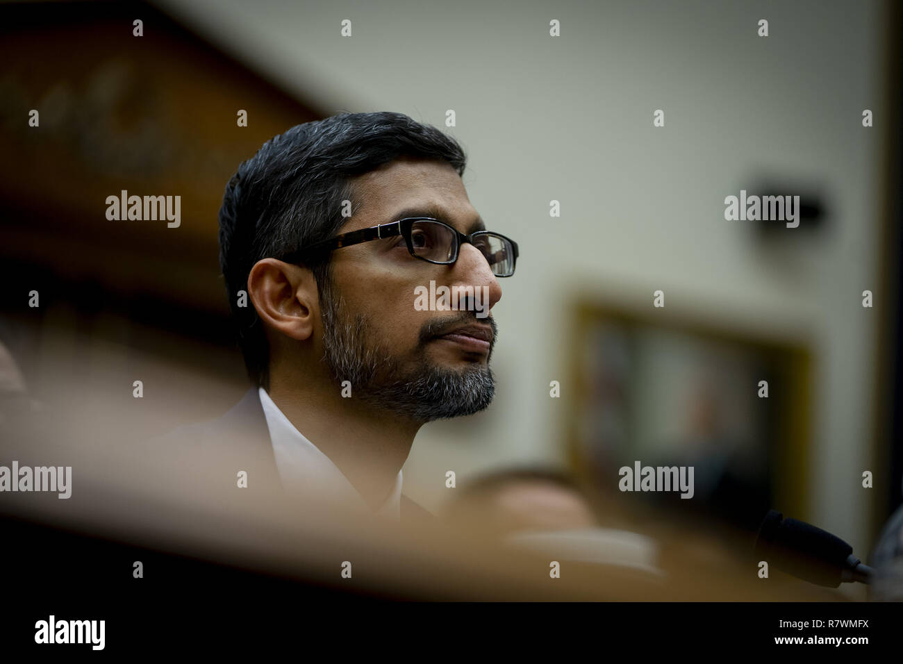 Washington, Distretto di Columbia, Stati Uniti d'America. Undicesimo Dec, 2018. SUNDAR PICHAI, CEO di Google, testimonia davanti alla casa Comitato Giudiziario, concentrandosi sulla trasparenza e responsabilizzazione: esame di Google e la sua raccolta di dati, uso e pratiche di filtraggio Credito: Douglas Christian/ZUMA filo/Alamy Live News Foto Stock