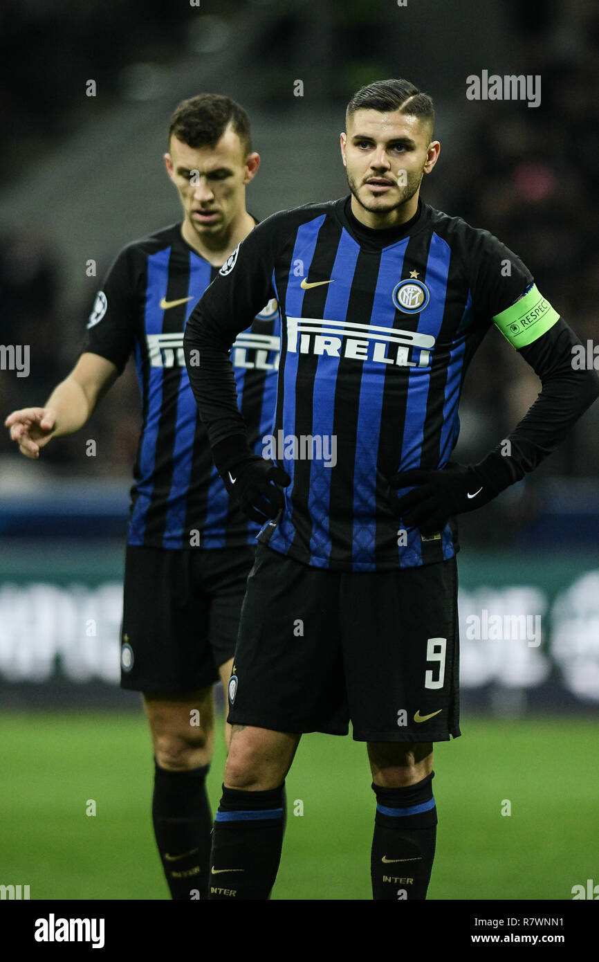 Milano, Italia. 11 dicembre, 2018. Avanti Mauro Icardi (Inter) e il centrocampista Ivan Perisic (Inter) durante la UEFA Champions League Football Match, Inter Milan vs PSV Eindhoven a San Siro Meazza a Milano il 11 dicembre 2018 Credit: Piero Cruciatti/Alamy Live News Foto Stock