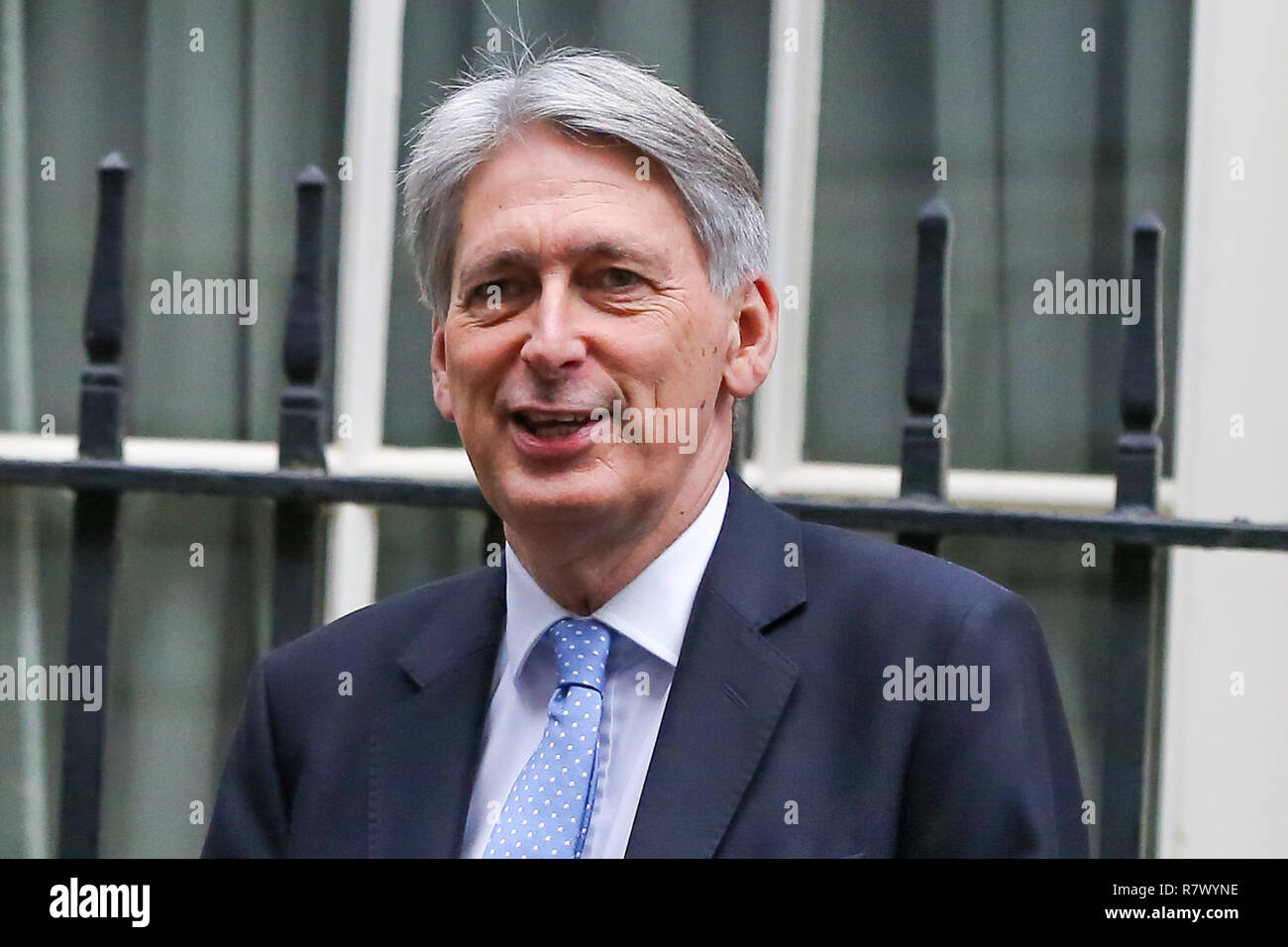 A Downing Street, London, Regno Unito 12 dic 2018 - Philip Hammond - Cancelliere si discosta dal numero 11 di Downing Street per frequentare il settimanale del Primo Ministro (domande PMQs) nella casa di Commons. Credito: Dinendra Haria/Alamy Live News Foto Stock