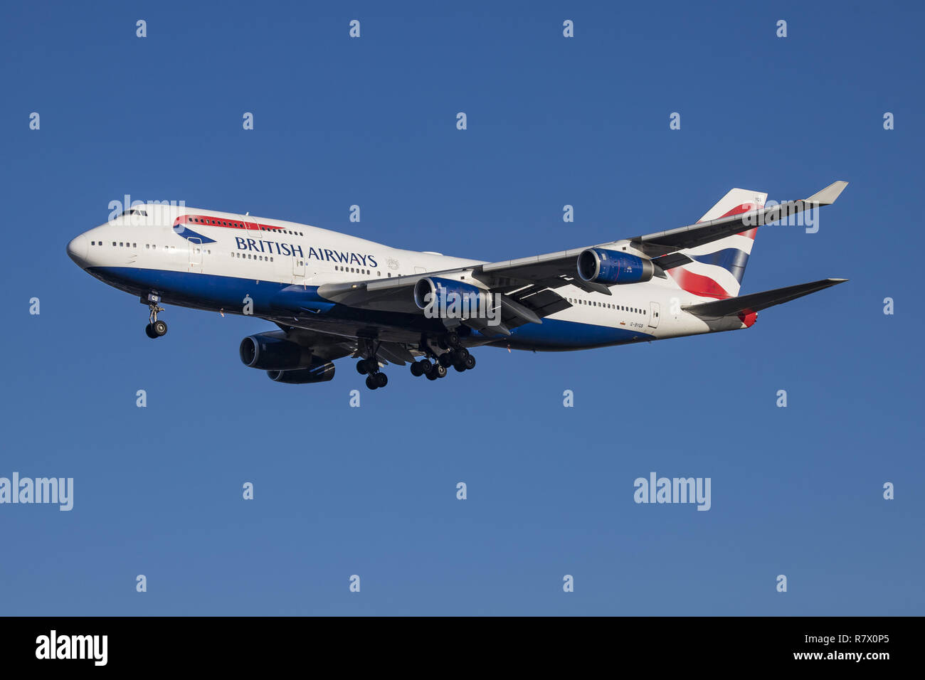 Regno Unito. 30 Novembre, 2018. British Airways Boeing 747 Jumbo Jet visto lo sbarco presso il London Heathrow Airport LHR/EGLL in Inghilterra.Il velivolo è un Boeing 747-400 con registrazione G-BYGB, è equipaggiato con 4 RR RB.211 motori e i suoi battenti dal gennaio 1999. British Airways opera 35 Boeing 747 tipo di velivolo, tutti verrà ritirato dal 2024. BA o BAW è un membro di oneworld alleanza aerea. Credito: Nicolas Economou SOPA/images/ZUMA filo/Alamy Live News Foto Stock