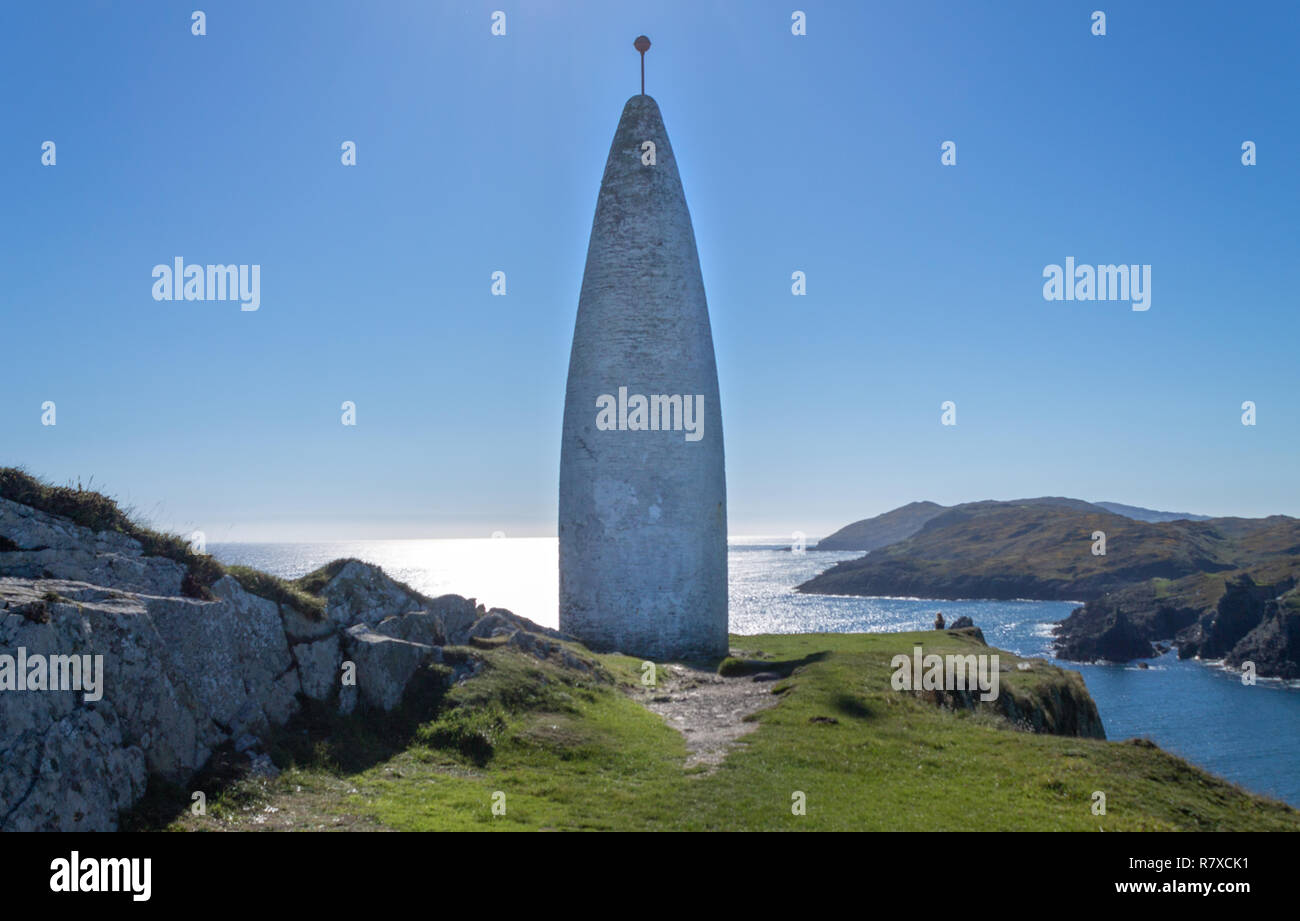 Faro di Baltimora contro il cielo blu chiaro, Baltimore, Cork, Irlanda Foto Stock