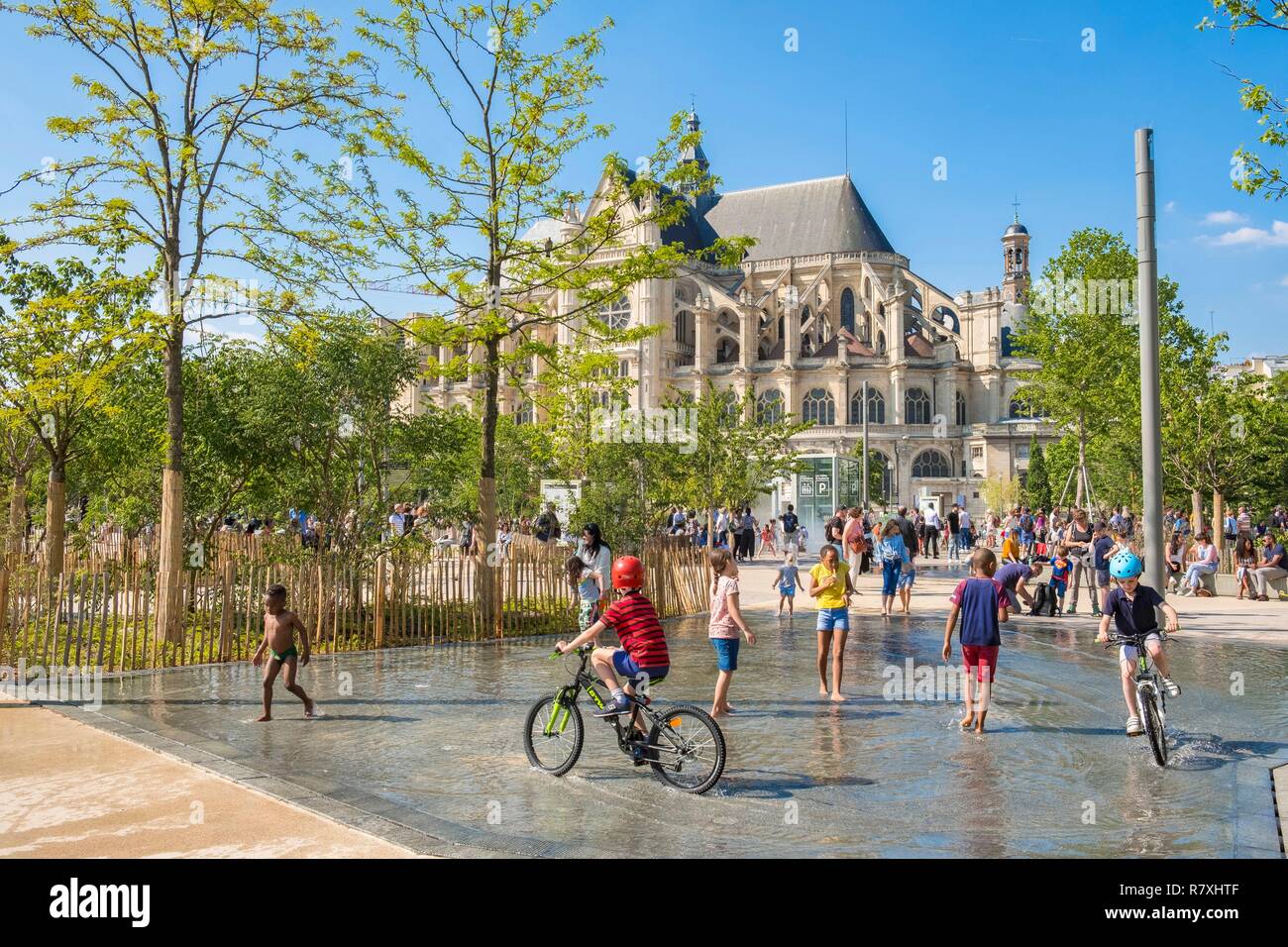 Francia, Parigi, Chatelet les Halles, Saint Eustache chiesa di Nelson Mandela garden Foto Stock