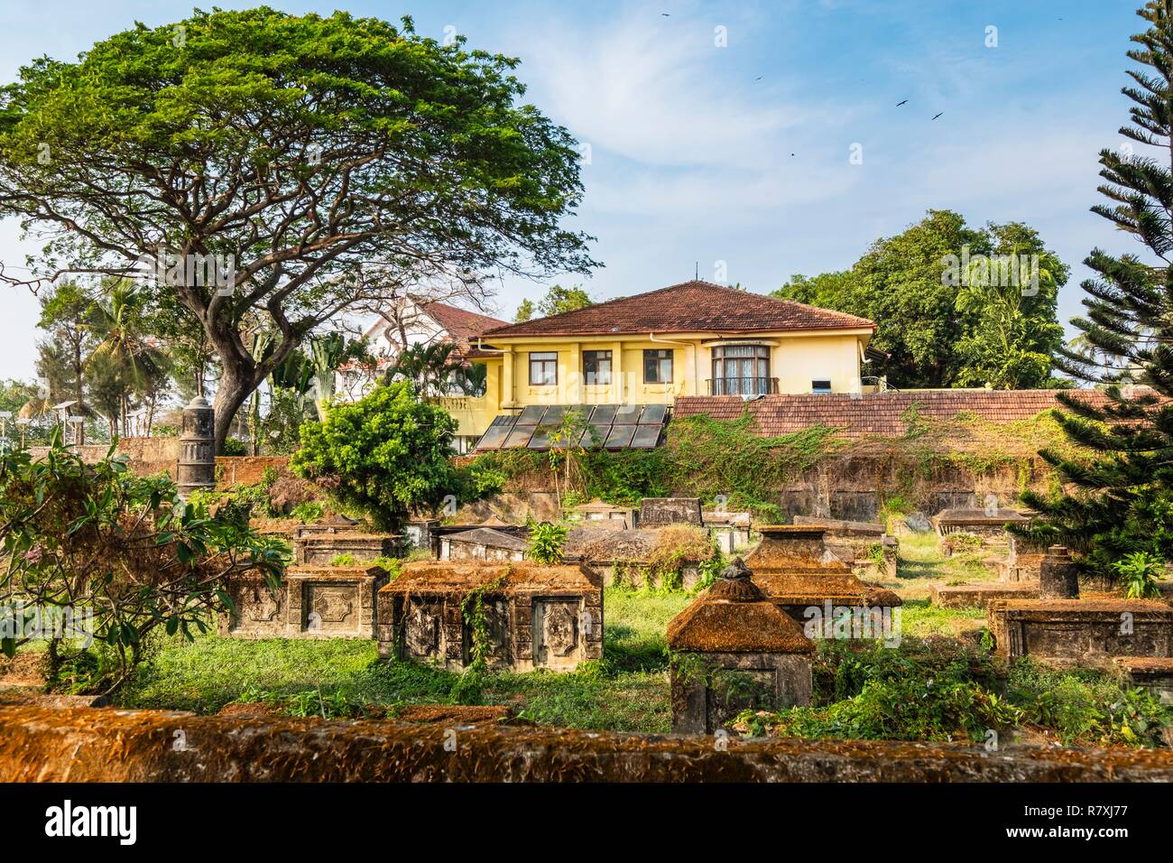 Inde, stato del Kerala, Kochi (o) Cochin, Fort Kochi (ou Fort Cochin) distretto, ex cimitero olandese Foto Stock