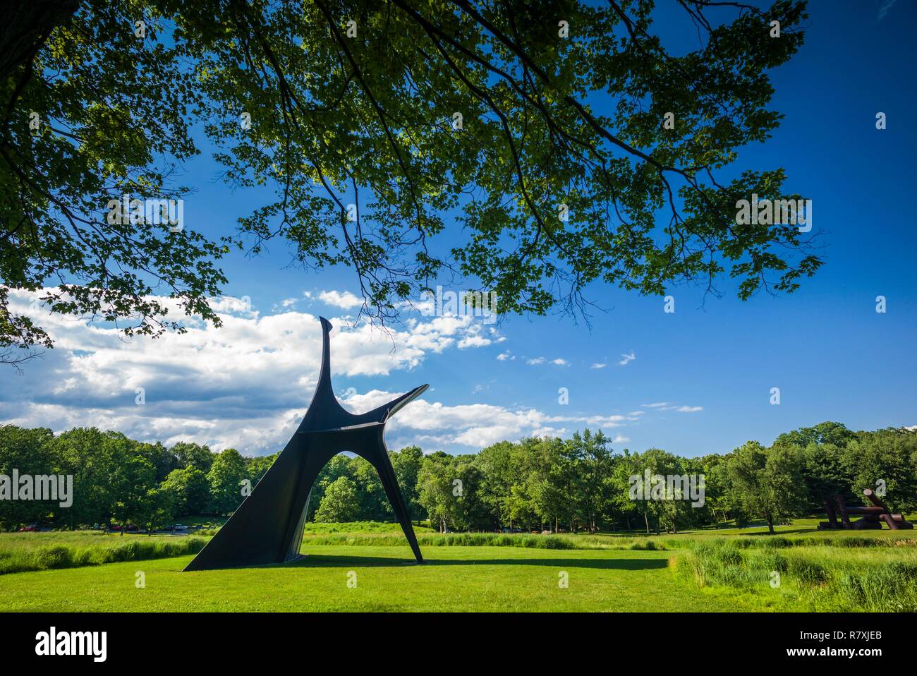 Stati Uniti, New York Fiume Hudson Valley, New Windsor, Storm re Arts Centre di scultura all'aperto, l'arco da Alexander Calder Foto Stock