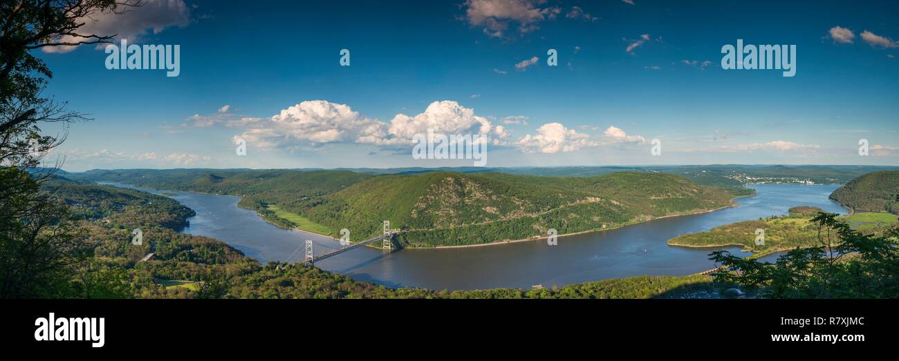 Stati Uniti, New York, Hudson Valley, Bear Mountain, Bear Mountain State Park, vista in elevazione del Bear Mountain Bridge Foto Stock