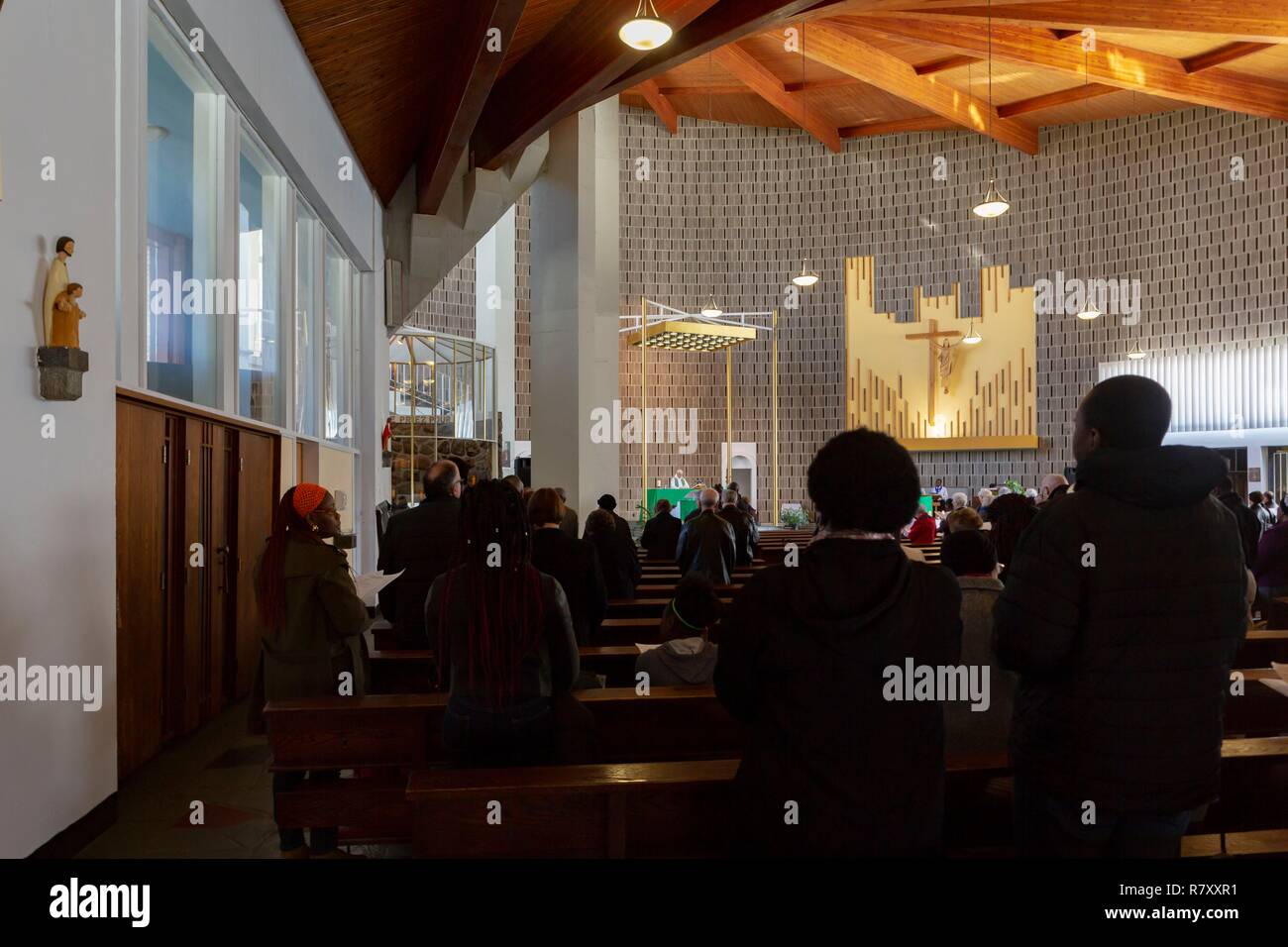 Canada, Provincia di Quebec, Montreal, patrimonio religioso, la Chiesa di Nostra Signora di Anjou, messa domenicale Foto Stock