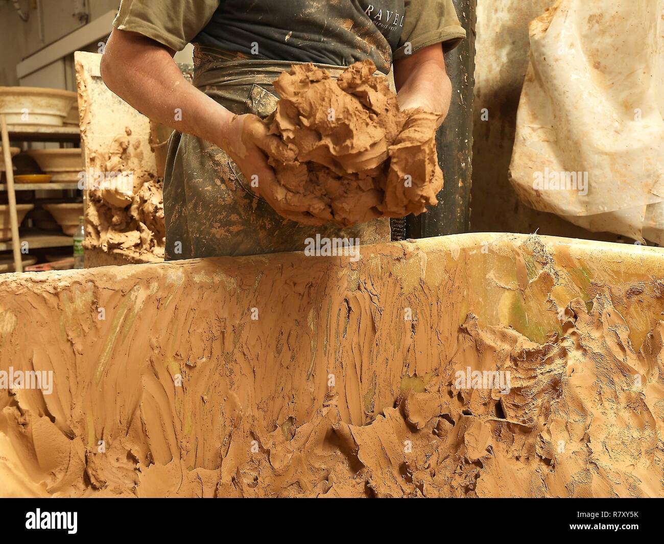 Francia, Bouches du Rhone, Aubagne, Ravel ceramiche, workshop di argilla e di stampaggio Foto Stock