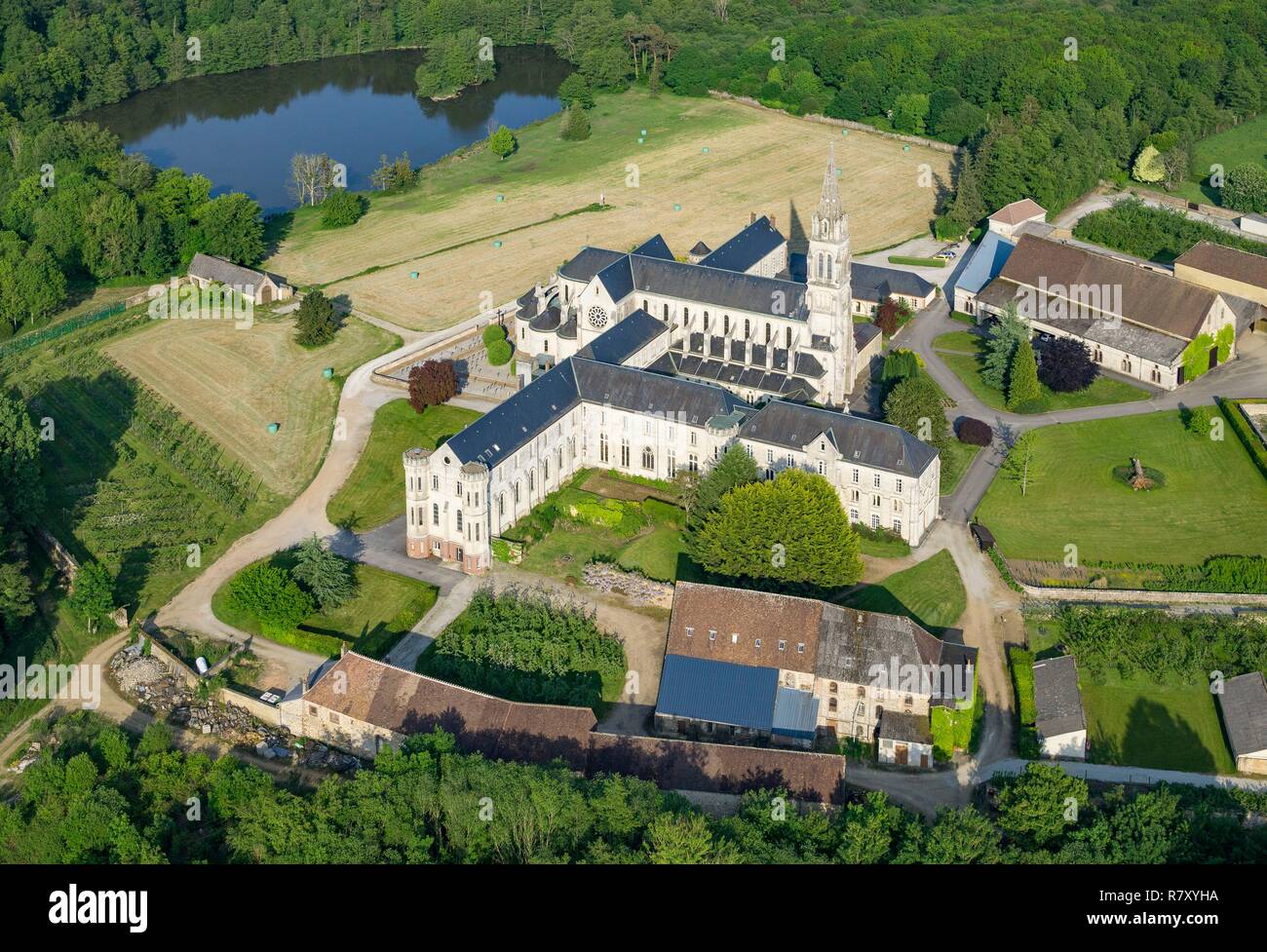 Francia, Orne, Perche Parco Naturale Regionale, Soligny trappa Trappa Abbey, la casa di una comunità cistercense di monaci trappisti (vista aerea) Foto Stock