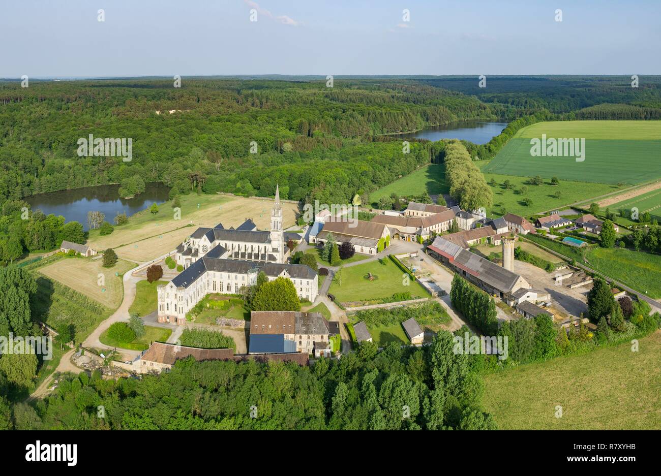 Francia, Orne, Perche Parco Naturale Regionale, Soligny trappa Trappa Abbey, la casa di una comunità cistercense di monaci trappisti (vista aerea) Foto Stock