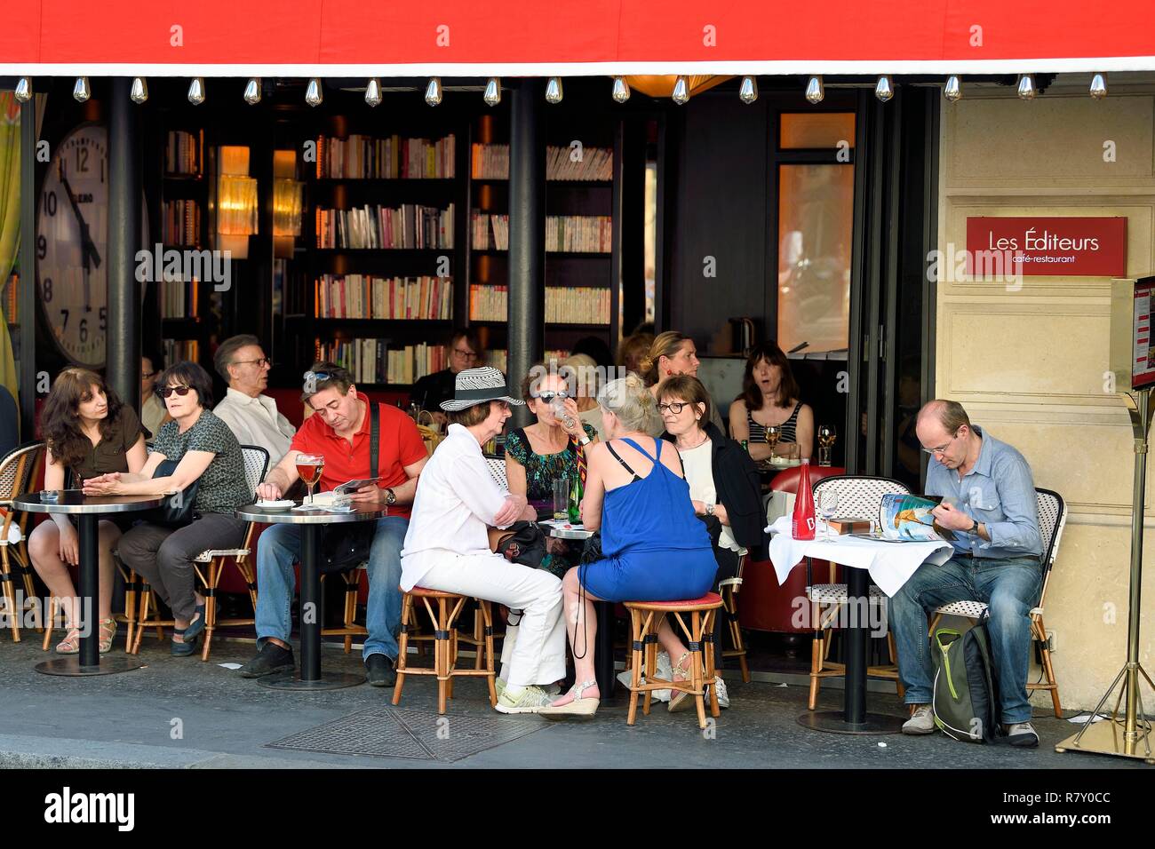 Francia, Parigi, Carrefour de l'Odeon, cafè les Editeurs Foto Stock