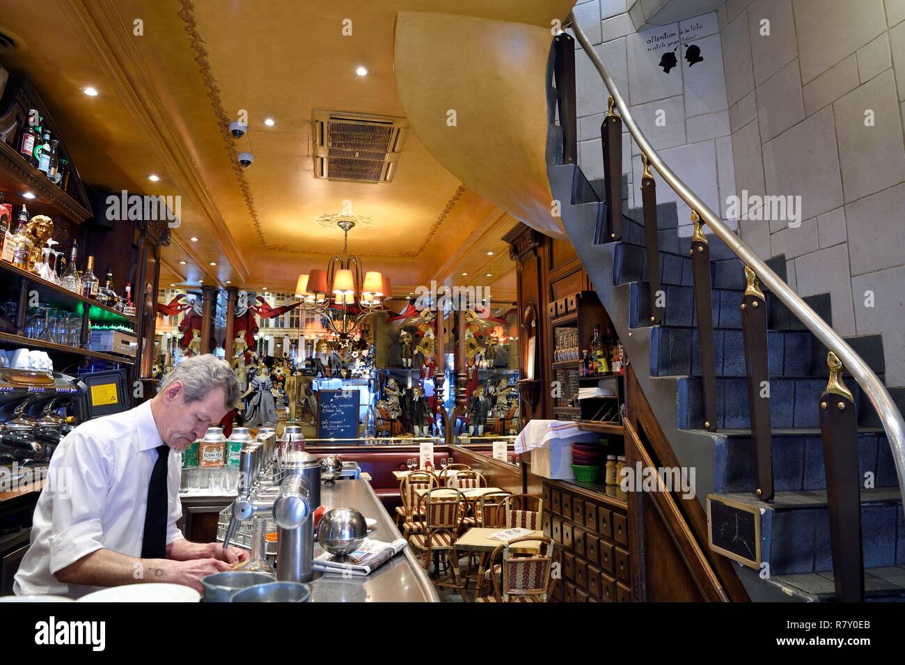 Francia, Parigi, Palais Royal, Brasserie La Comedie su Place Colette Foto Stock