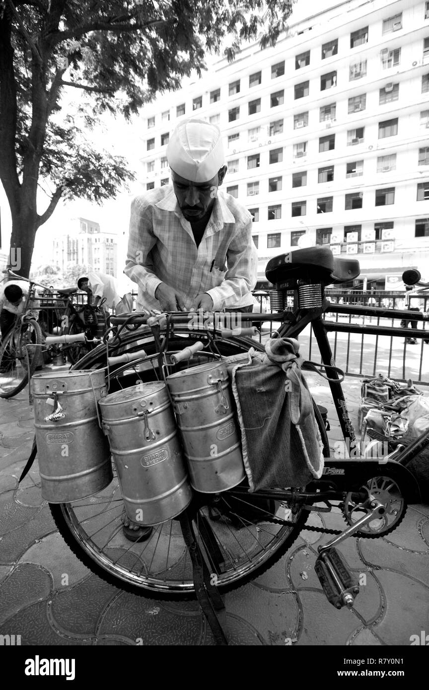 India, nello stato del Maharashtra, Mumbai (Bombay), il lavoro di dabbawallahs Foto Stock