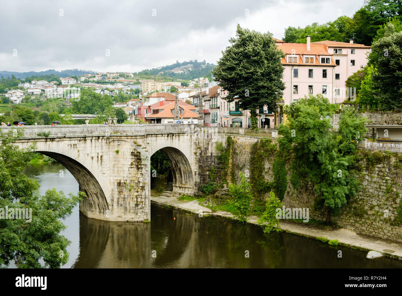 Amarante, Portogallo - 10 Giugno 2018 : Ponte di Sao Goncalo sul fiume Tamega, Distretto di Porto, Portogallo Foto Stock