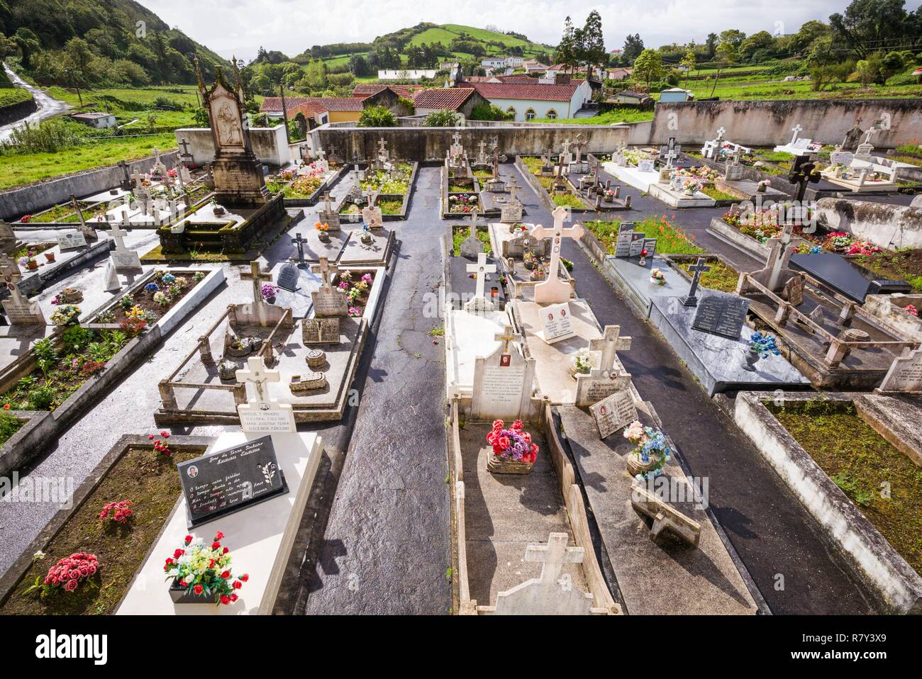 Portogallo Azzorre, l'isola di Faial, Riberinha, cimitero comunale Foto Stock