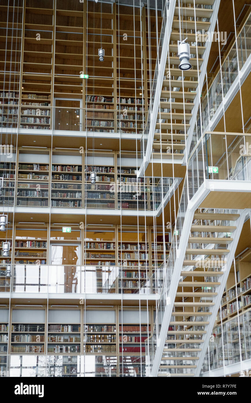 Interno della biblioteca Foto Stock