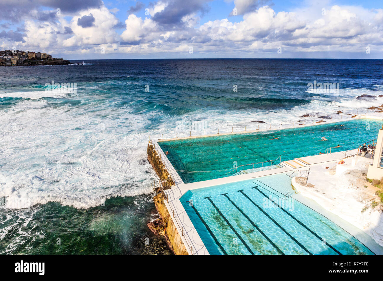 Bagni di Bondi che si affaccia sul mare e la spiaggia di Bondi, Nuovo Galles del Sud, NSW, Australia Foto Stock