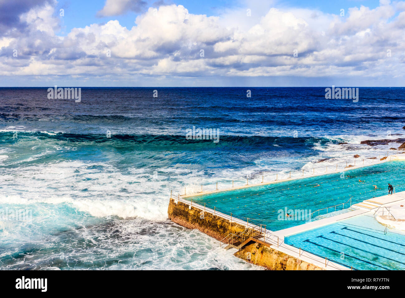 Bagni di Bondi che si affaccia sul mare e la spiaggia di Bondi, Nuovo Galles del Sud, NSW, Australia Foto Stock