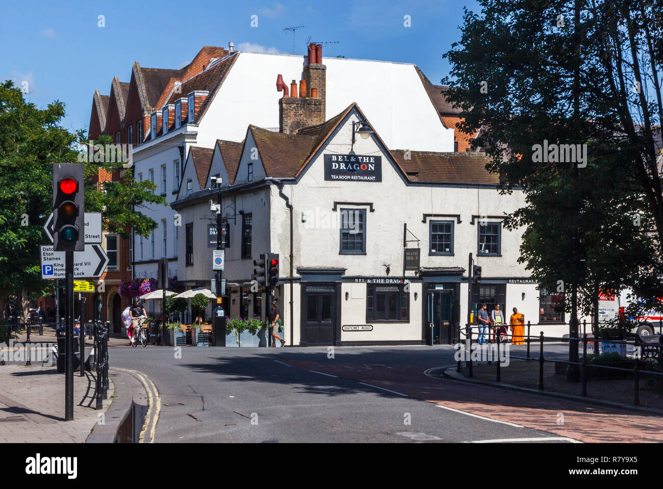 Windsor, Inghilterra - 15 agosto 2015: Il Bel e il Drago teahouse in corrispondenza della giunzione di Datchett road e Thames Road. Il ristorante storico è stato se Foto Stock