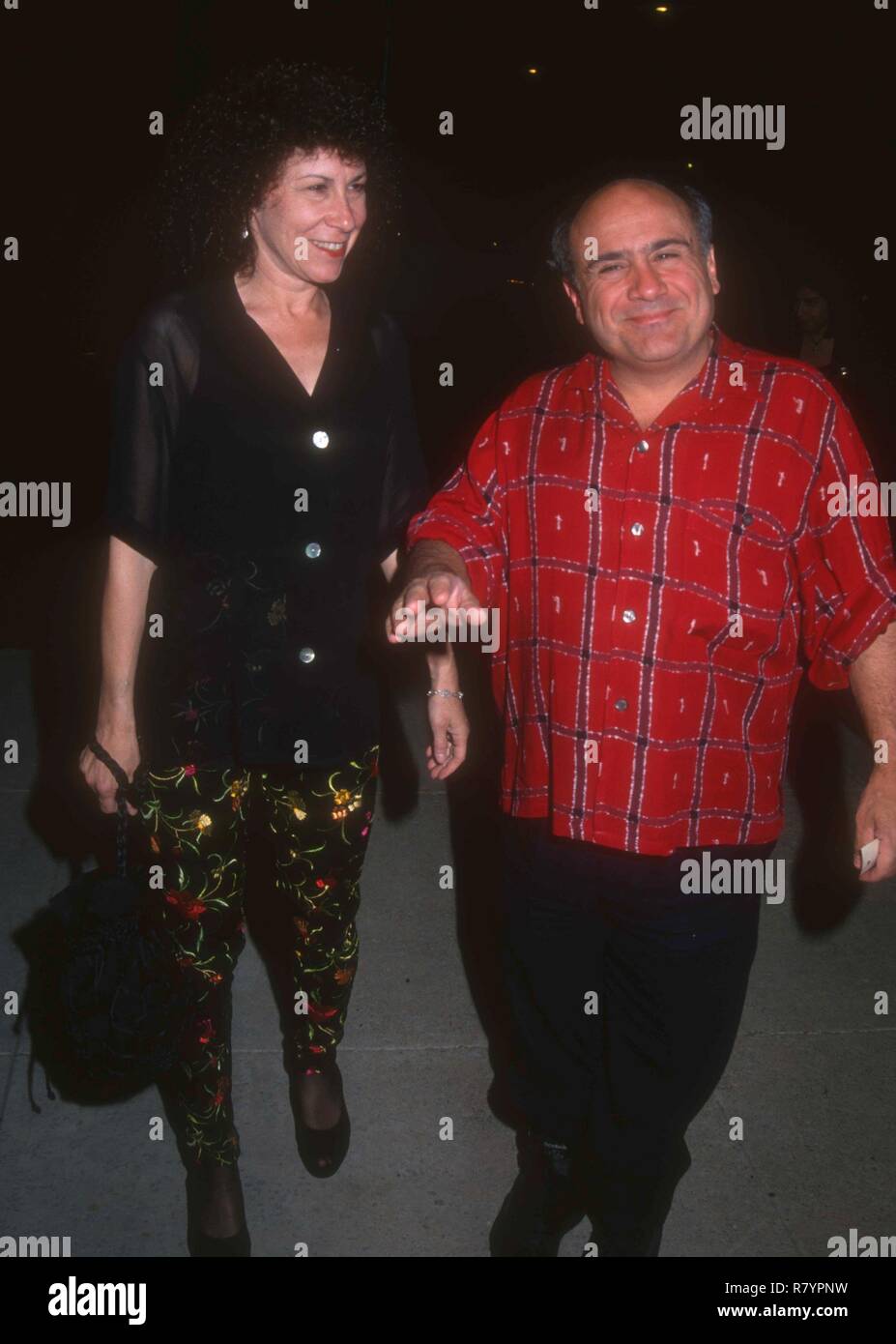 SANTA MONICA, CA - Aprile 8: attrice Rhea Perlman e attore Danny DeVito partecipa all'evento su 8 Aprile 1993 presso il Museo del Volo a Santa Monica, California. Foto di Barry re/Alamy Stock Photo Foto Stock