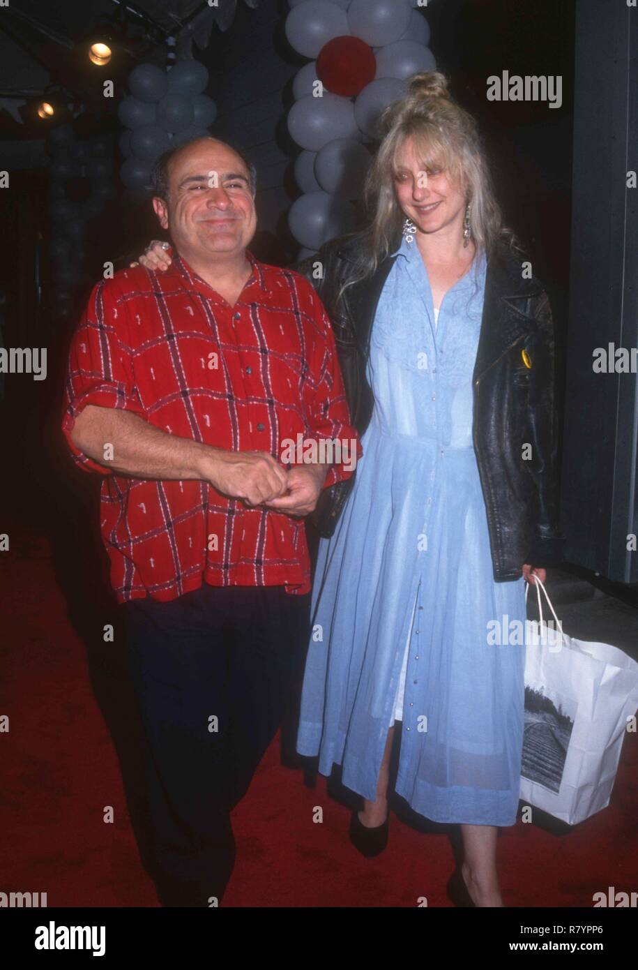 SANTA MONICA, CA - Aprile 8: Attore Danny DeVito e attrice Carol Kane partecipa all'evento su 8 Aprile 1993 presso il Museo del Volo a Santa Monica, California. Foto di Barry re/Alamy Stock Photo Foto Stock