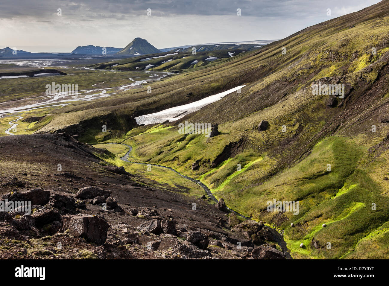La vista verso Maelifell dal Strutur baita di montagna, Maelifellssandi, Islanda Foto Stock