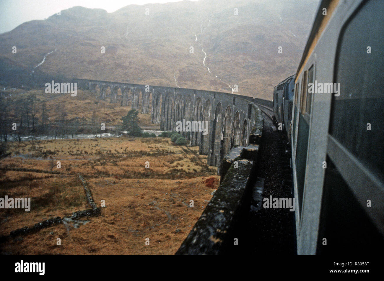 La British Rail West Highland Line, viadotto Glenfinnan, Inverness-Shire, Scozia Foto Stock